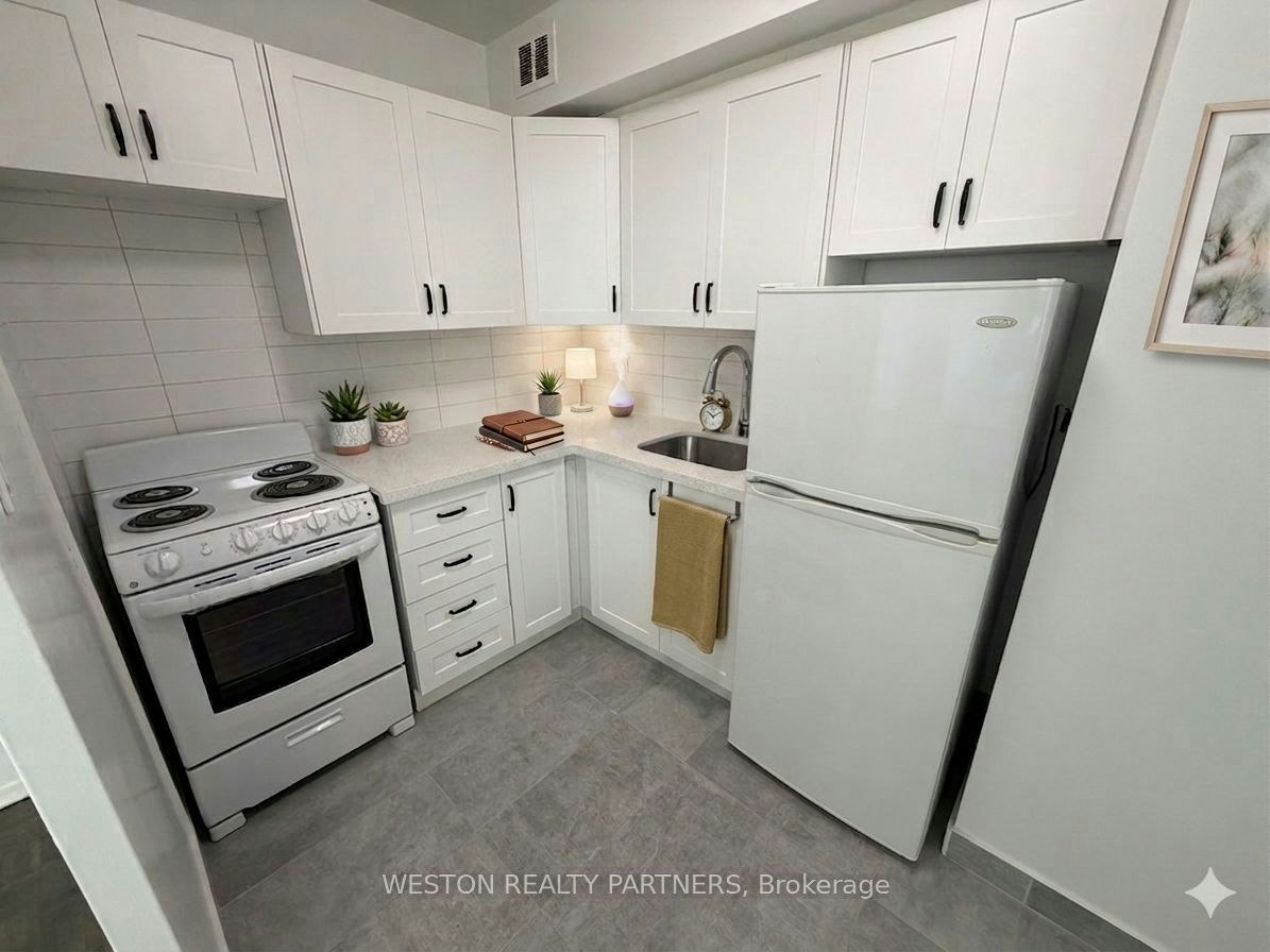 202-171 Erskine Avenue, Toronto, ON, M4P 2L6 - 3