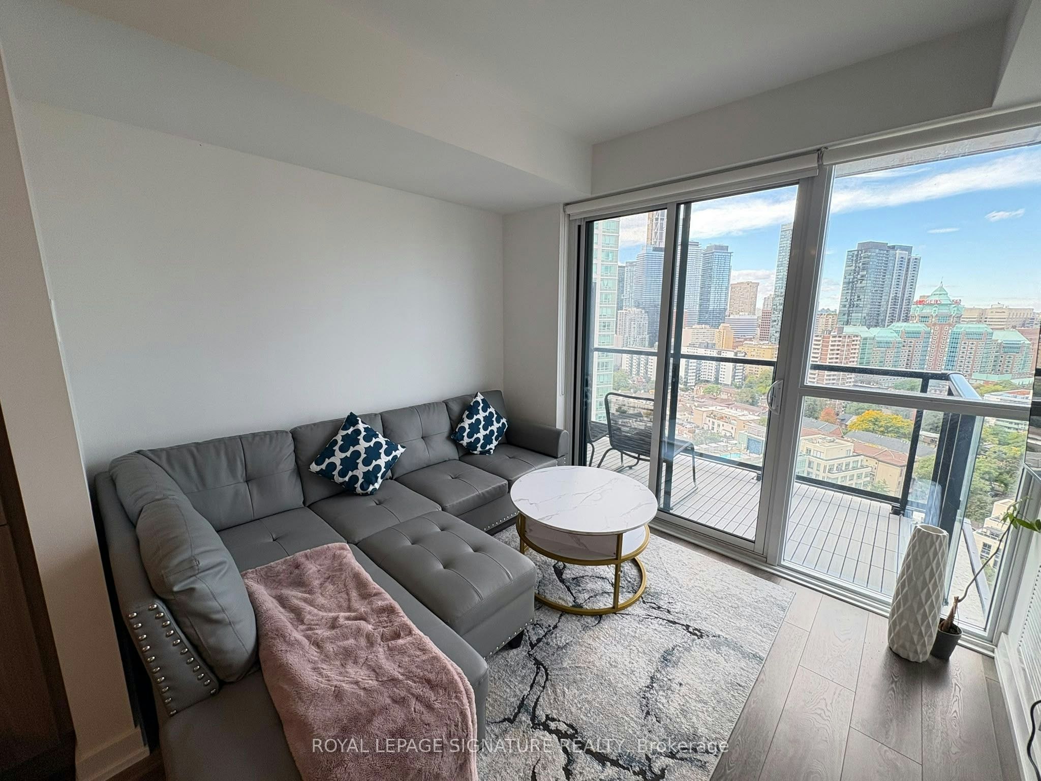 2210-159 Wellesley Street, Toronto, ON, M4Y 0H5