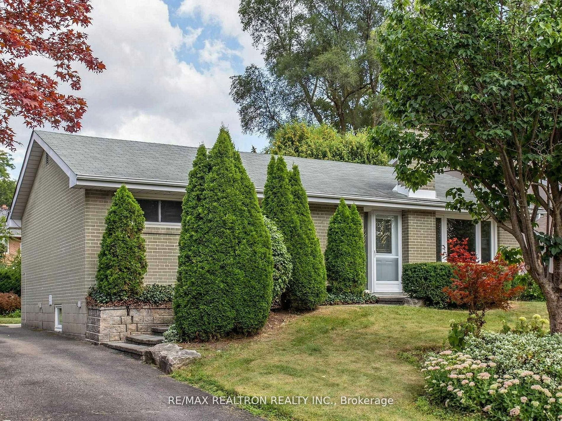 56 Ternhill Crescent, Toronto, ON, M3C 2E5 - 4