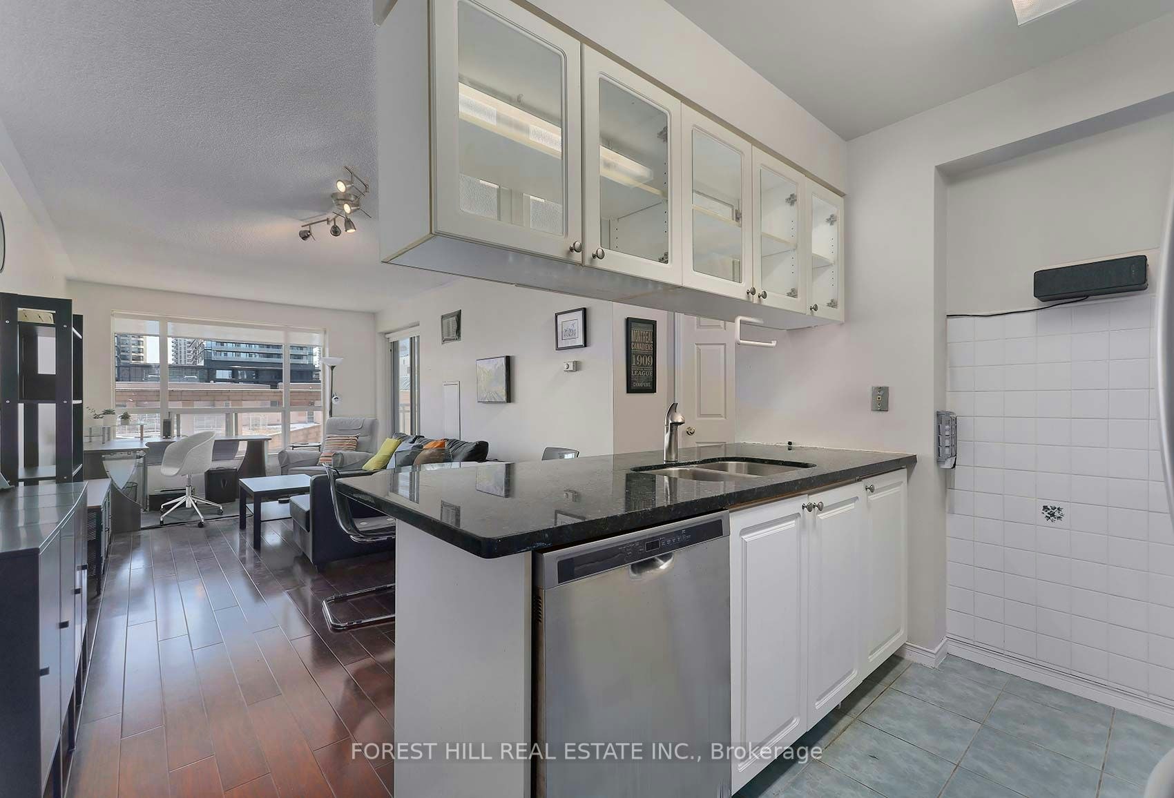 613-887 Bay Street, Toronto, ON, M5S 1Z7 - 12
