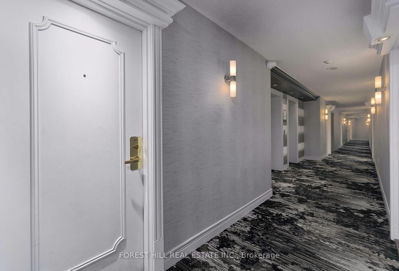 613-887 Bay Street, Toronto, ON, M5S 1Z7 - 2