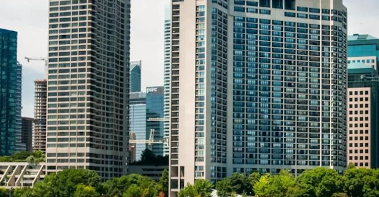 2431-33 Harbour Square, Toronto, ON, M5J 2G2