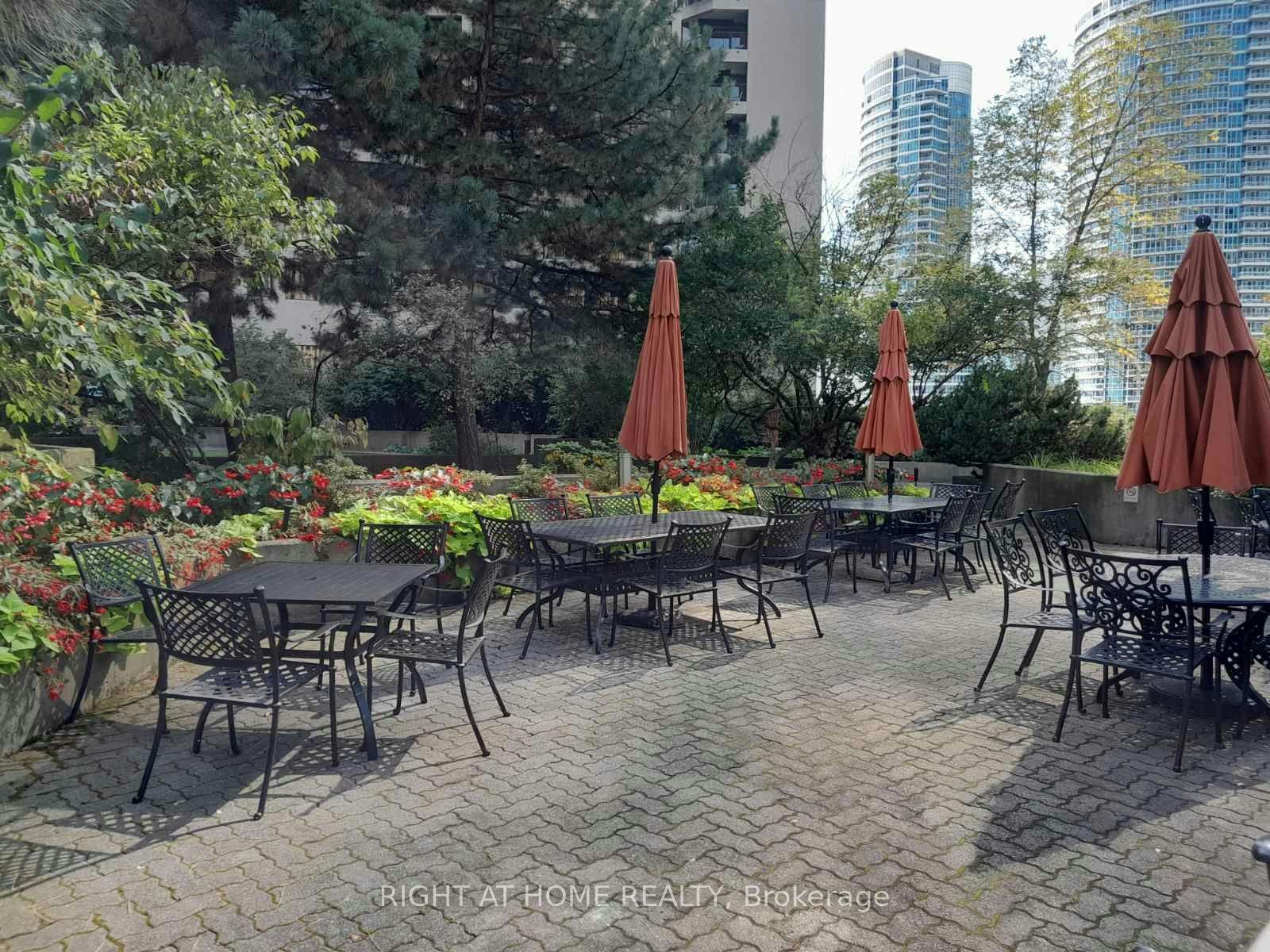 2431-33 Harbour Square, Toronto, ON, M5J 2G2 - 24
