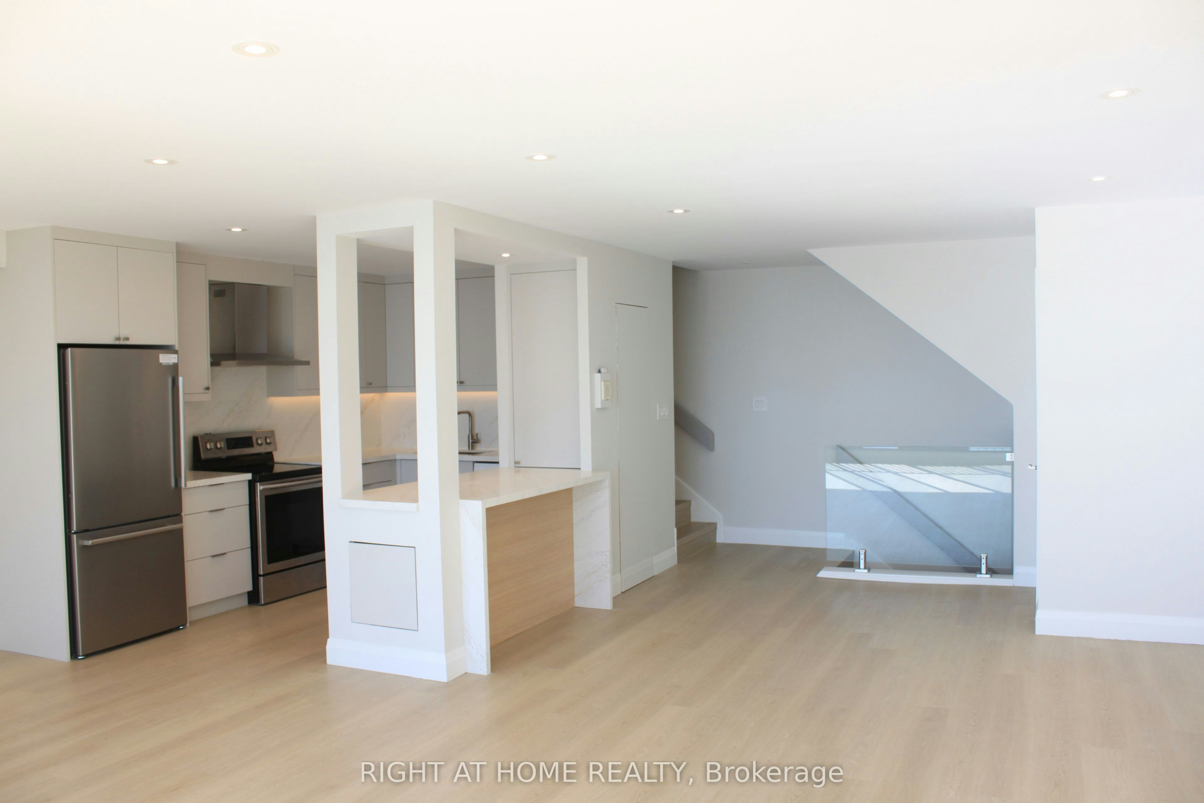 2431-33 Harbour Square, Toronto, ON, M5J 2G2 - 6