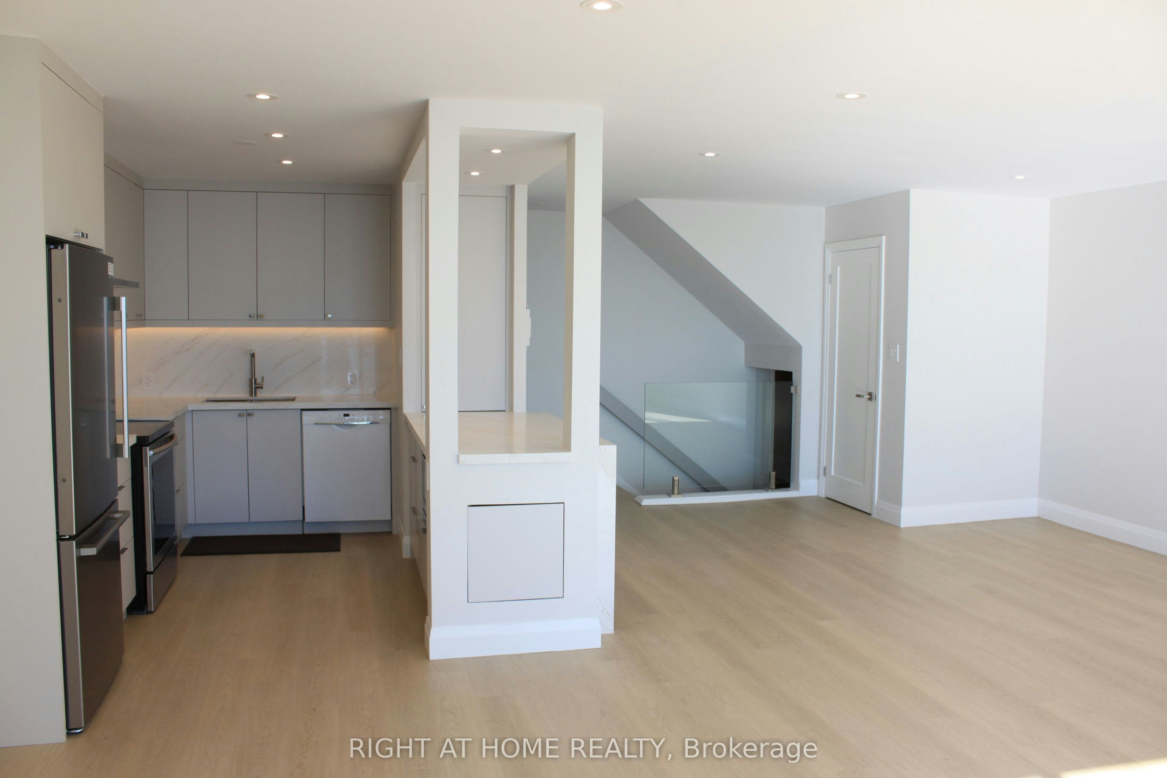 2431-33 Harbour Square, Toronto, ON, M5J 2G2 - 8