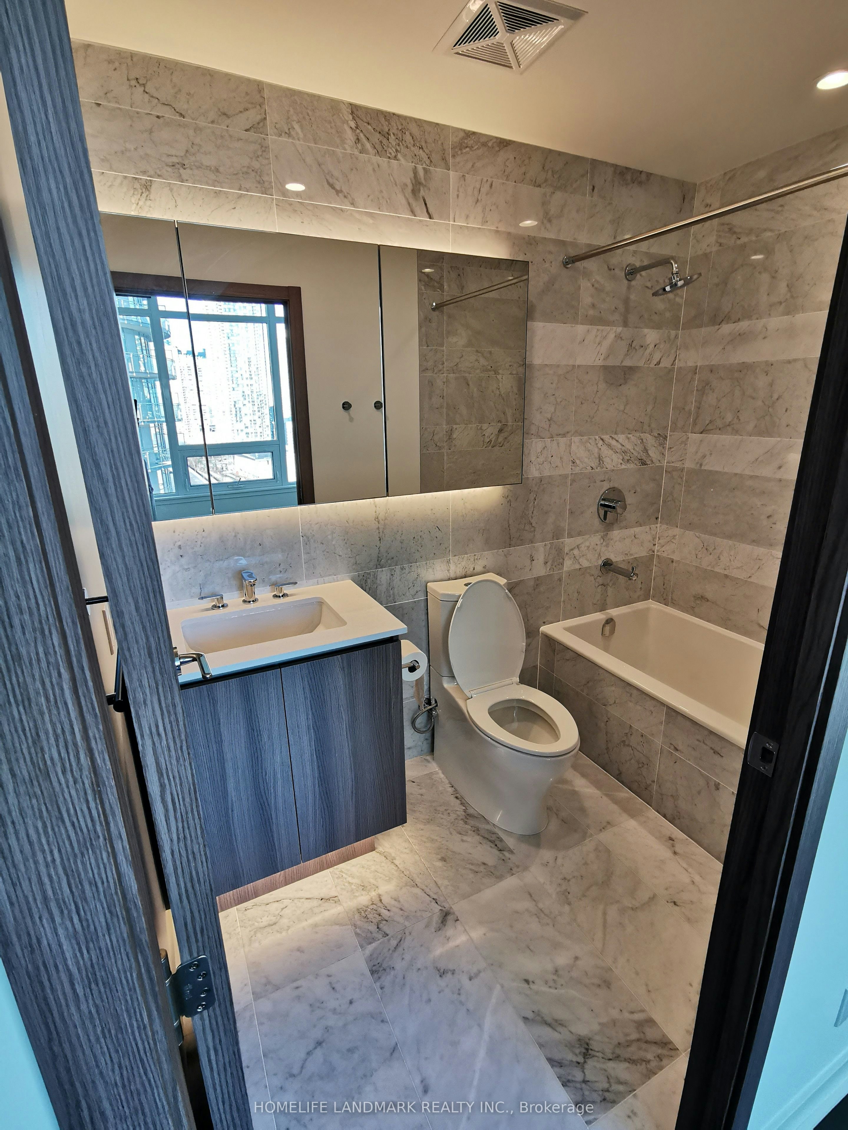 2115-17 Bathurst Street, Toronto, ON, M5V 0N1 - 9