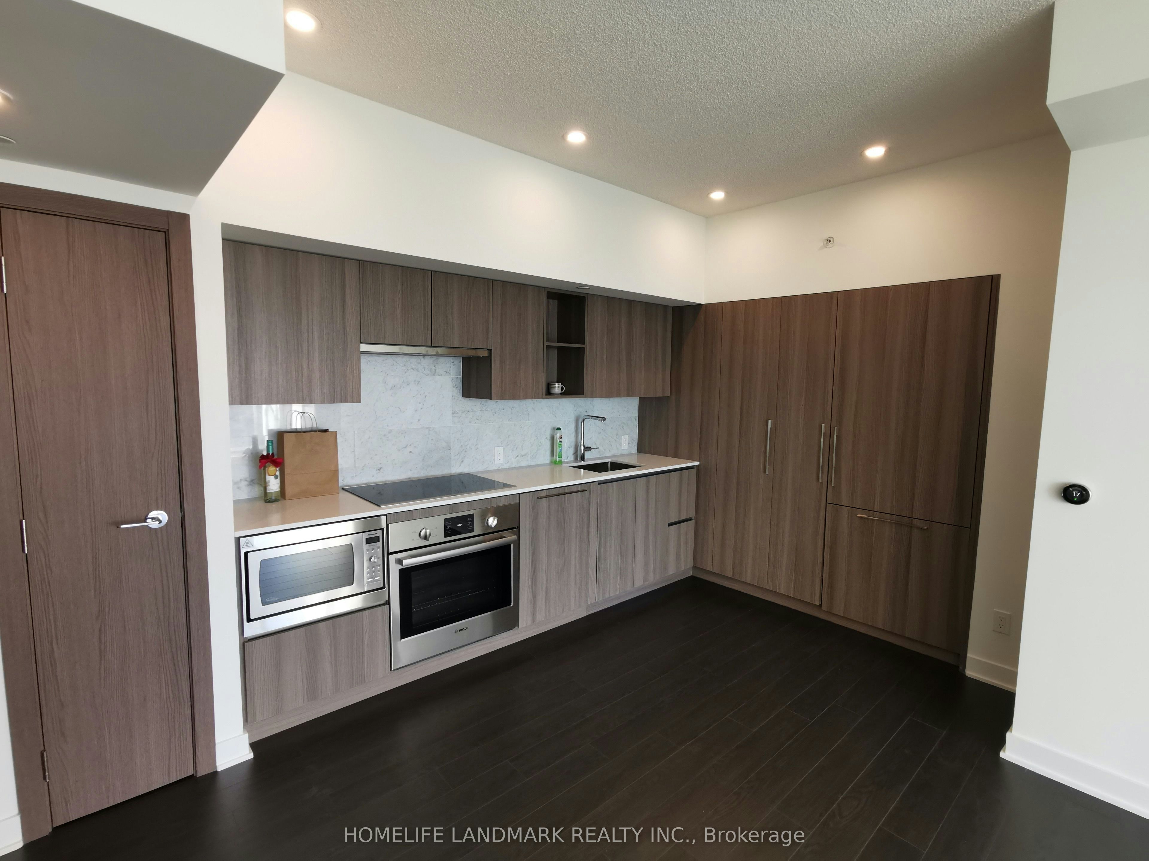 2115-17 Bathurst Street, Toronto, ON, M5V 0N1 - 3