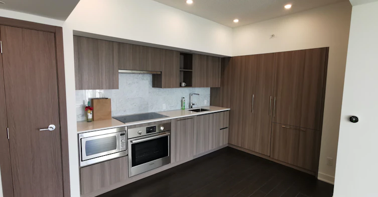 2115-17 Bathurst Street, Toronto, ON, M5V 0N1 - 3