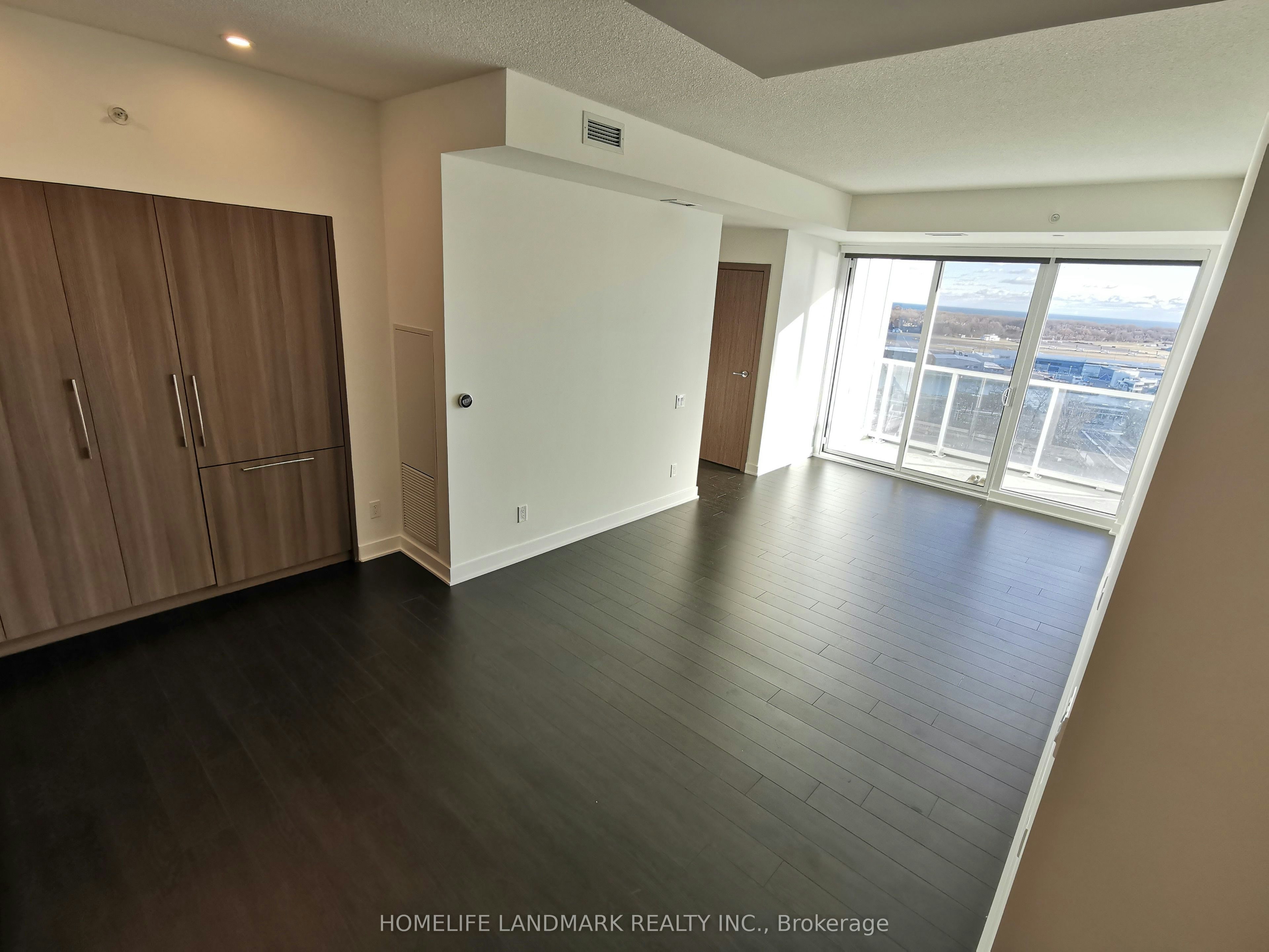 2115-17 Bathurst Street, Toronto, ON, M5V 0N1 - 4