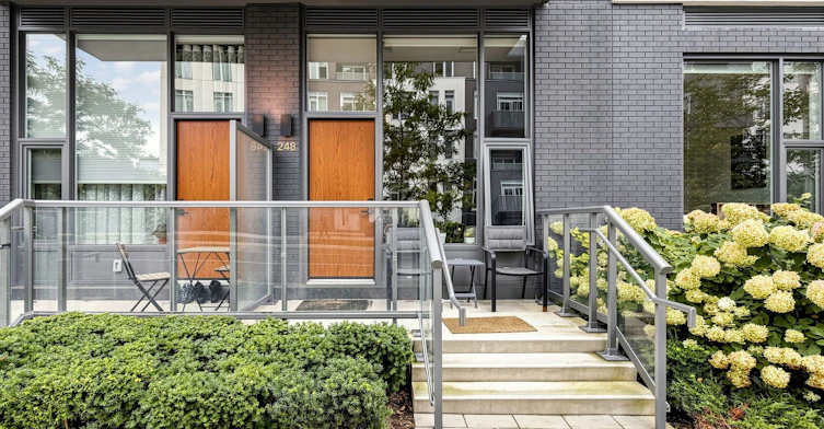 19-25 Adra Grado Way, Toronto, ON, M2J 0H6 - 12