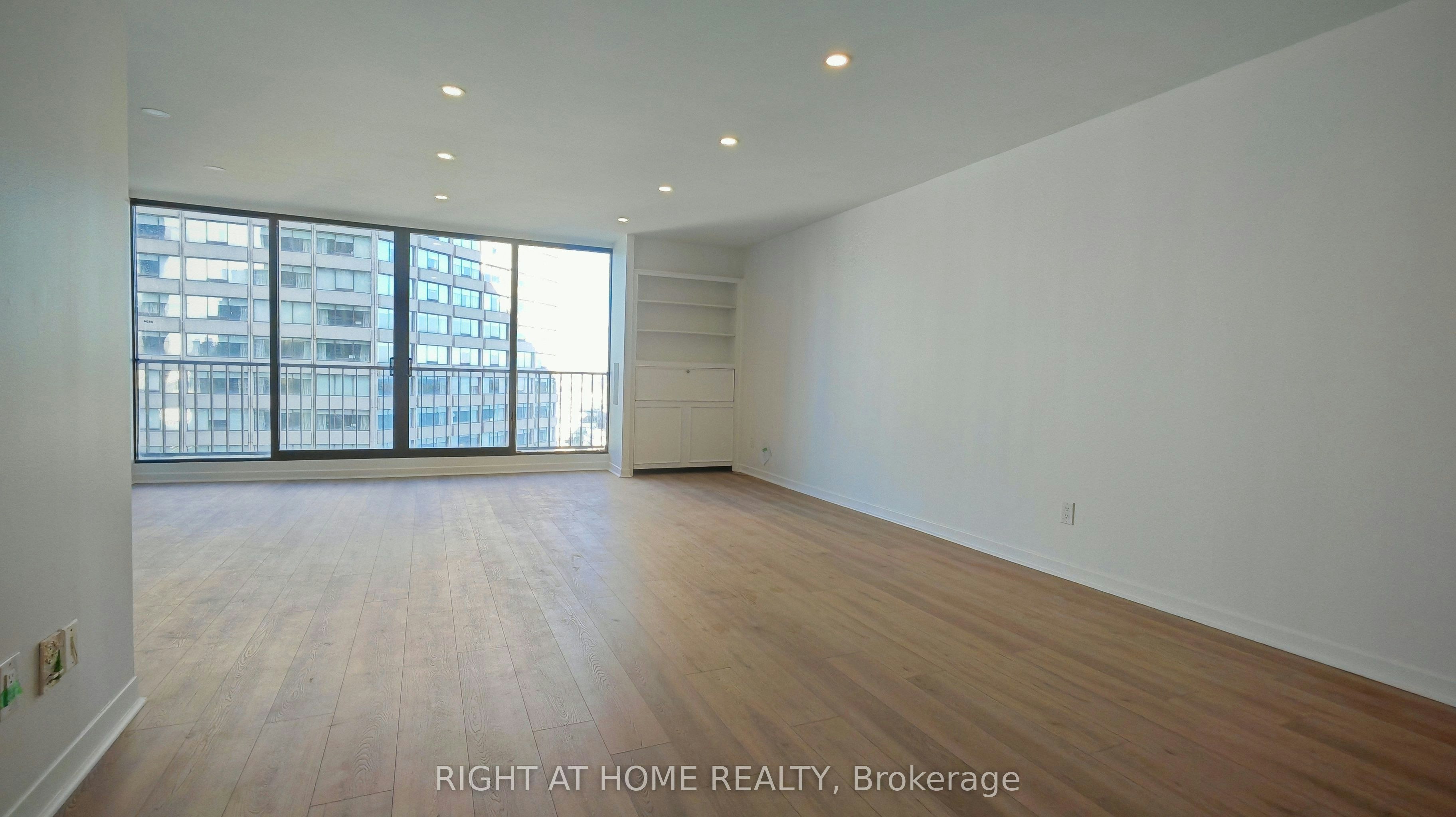 2434-33 Harbour Square, Toronto, ON, M5J 2G2