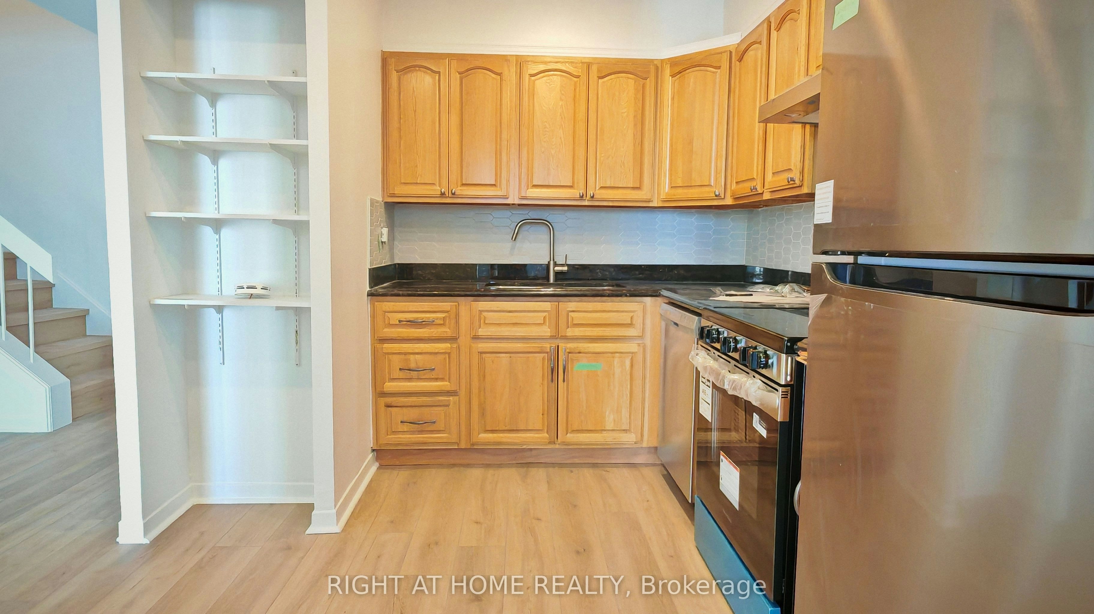2434-33 Harbour Square, Toronto, ON, M5J 2G2 - 4