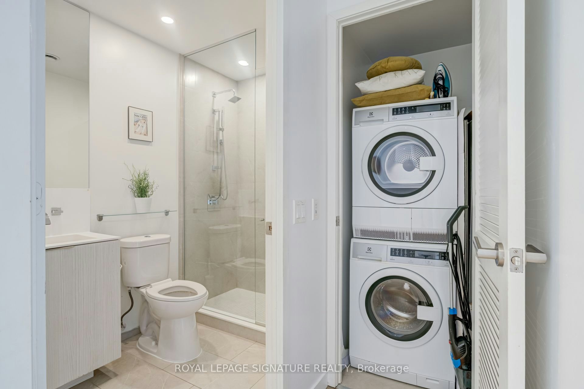 224-12 Bonnycastle Street, Toronto, ON, M5A 0C8 - 34