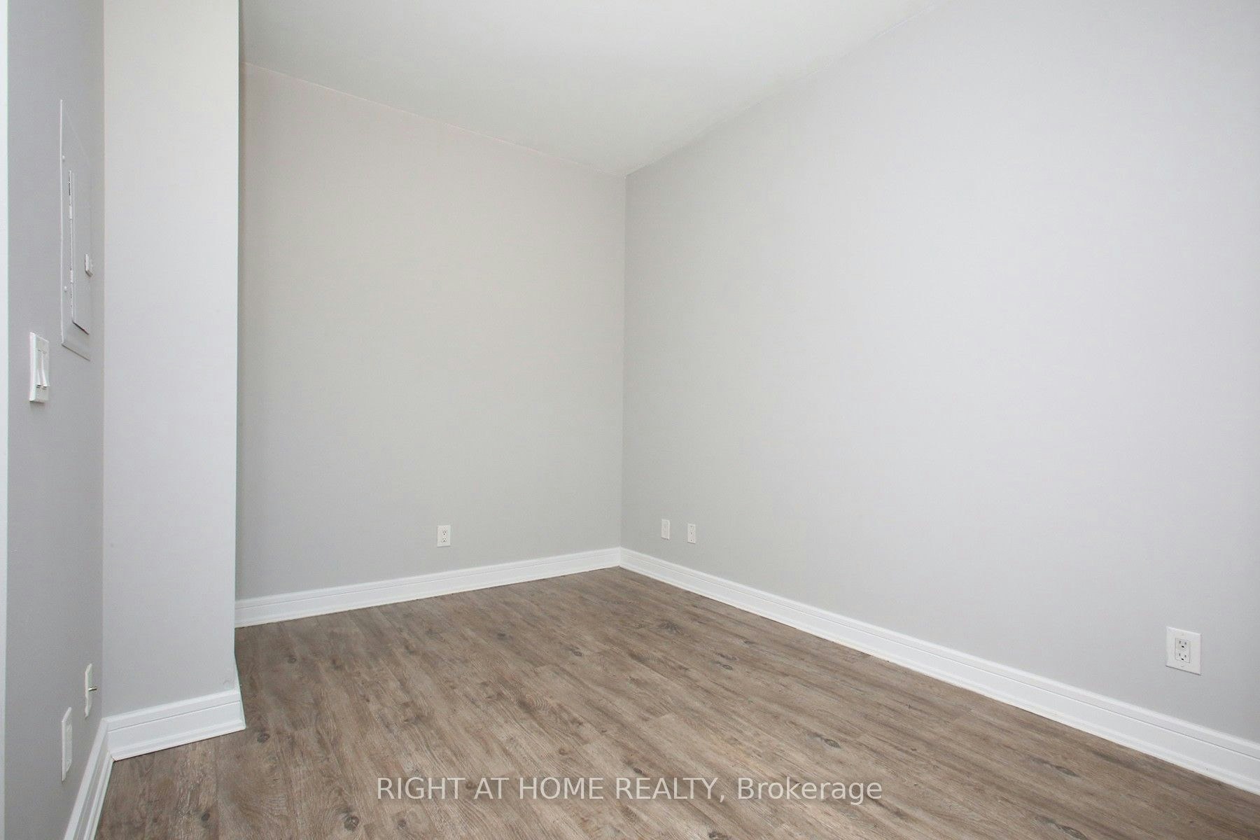 303-35 Brian Peck Crescent, Toronto, ON, M4G 0A5 - 18