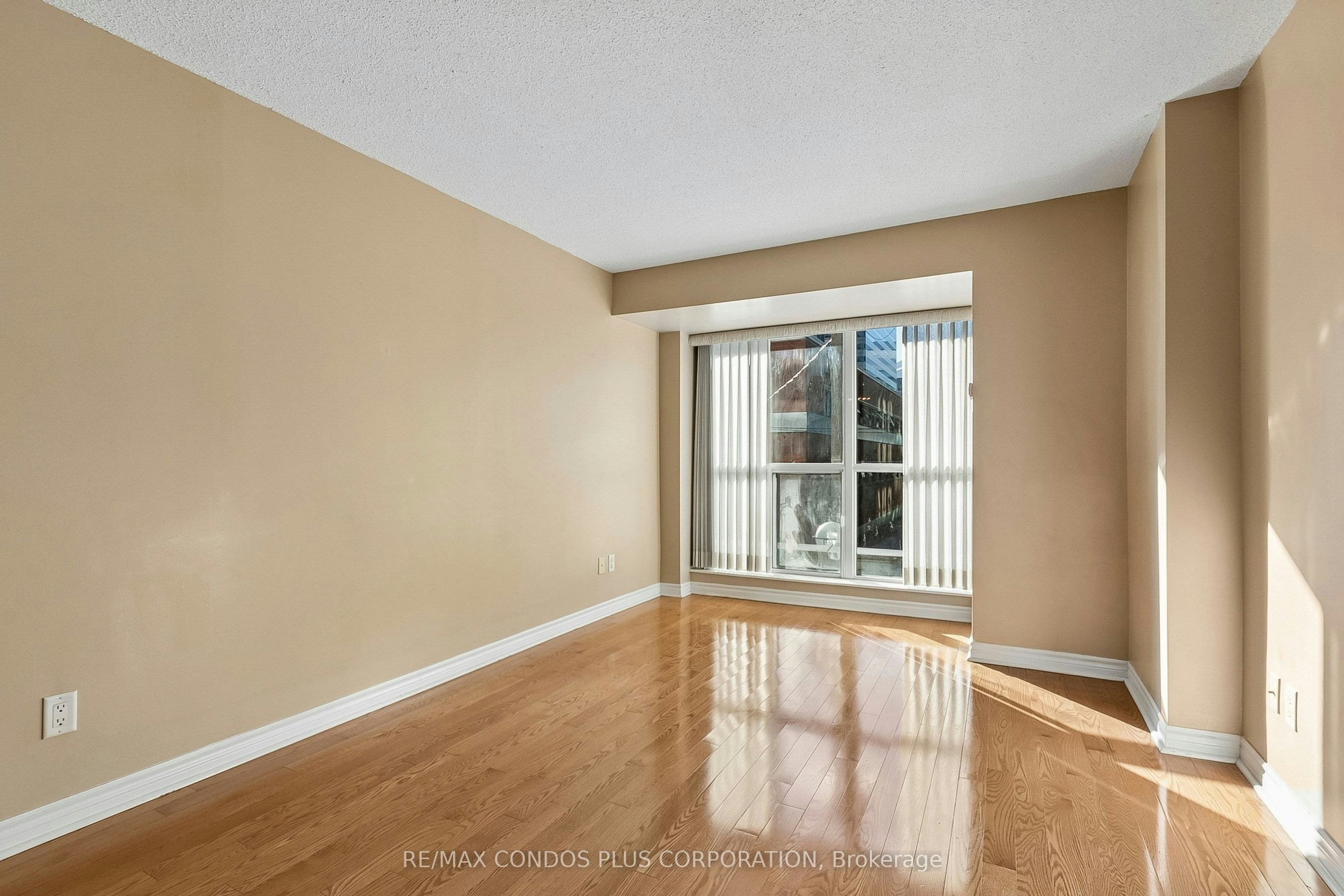 240-250 Wellington Street W, Toronto, ON, M5V 3P6 - 2