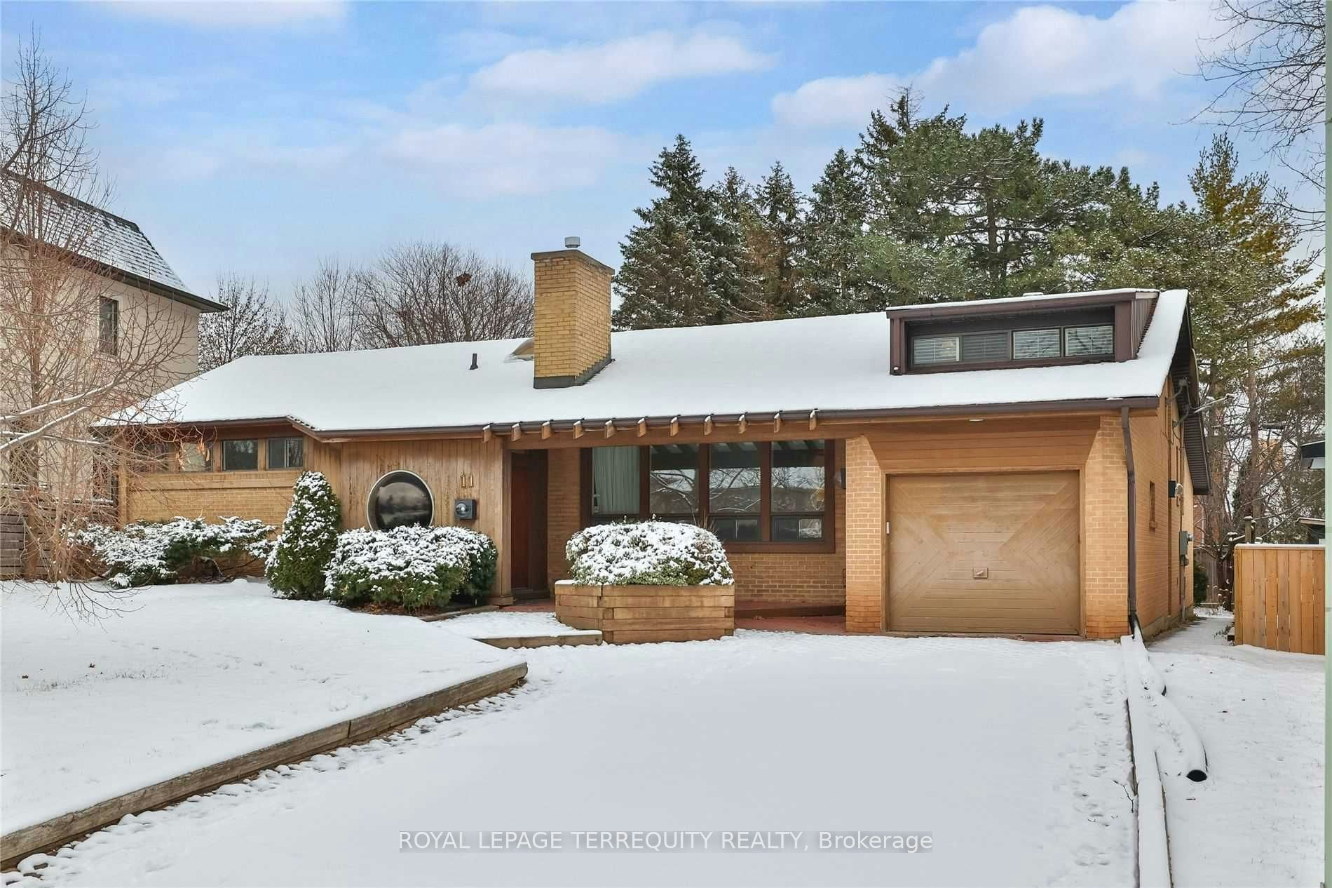11 Leacroft Crescent, Toronto, ON, M3B 2G5