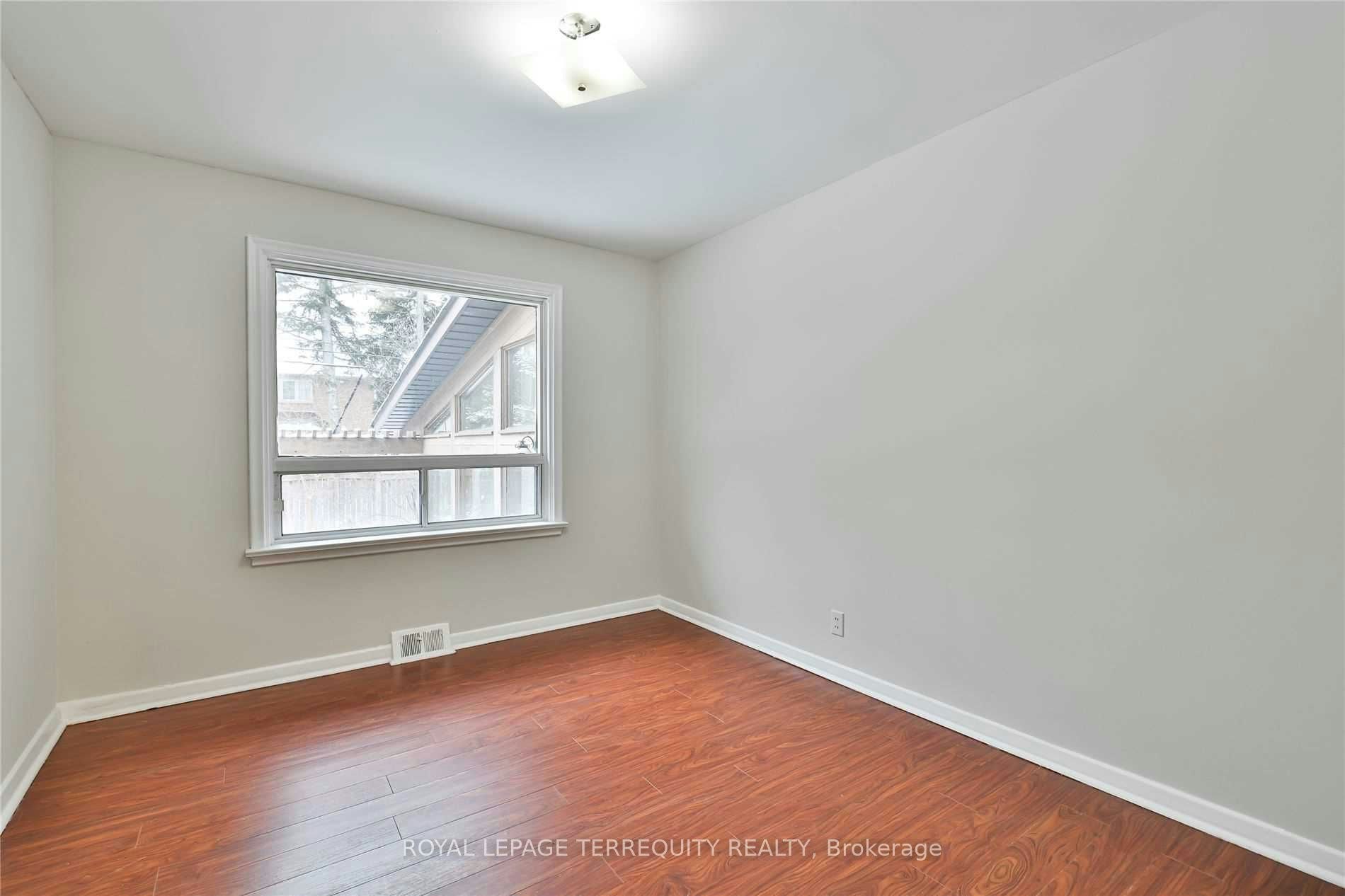 11 Leacroft Crescent, Toronto, ON, M3B 2G5 - 23