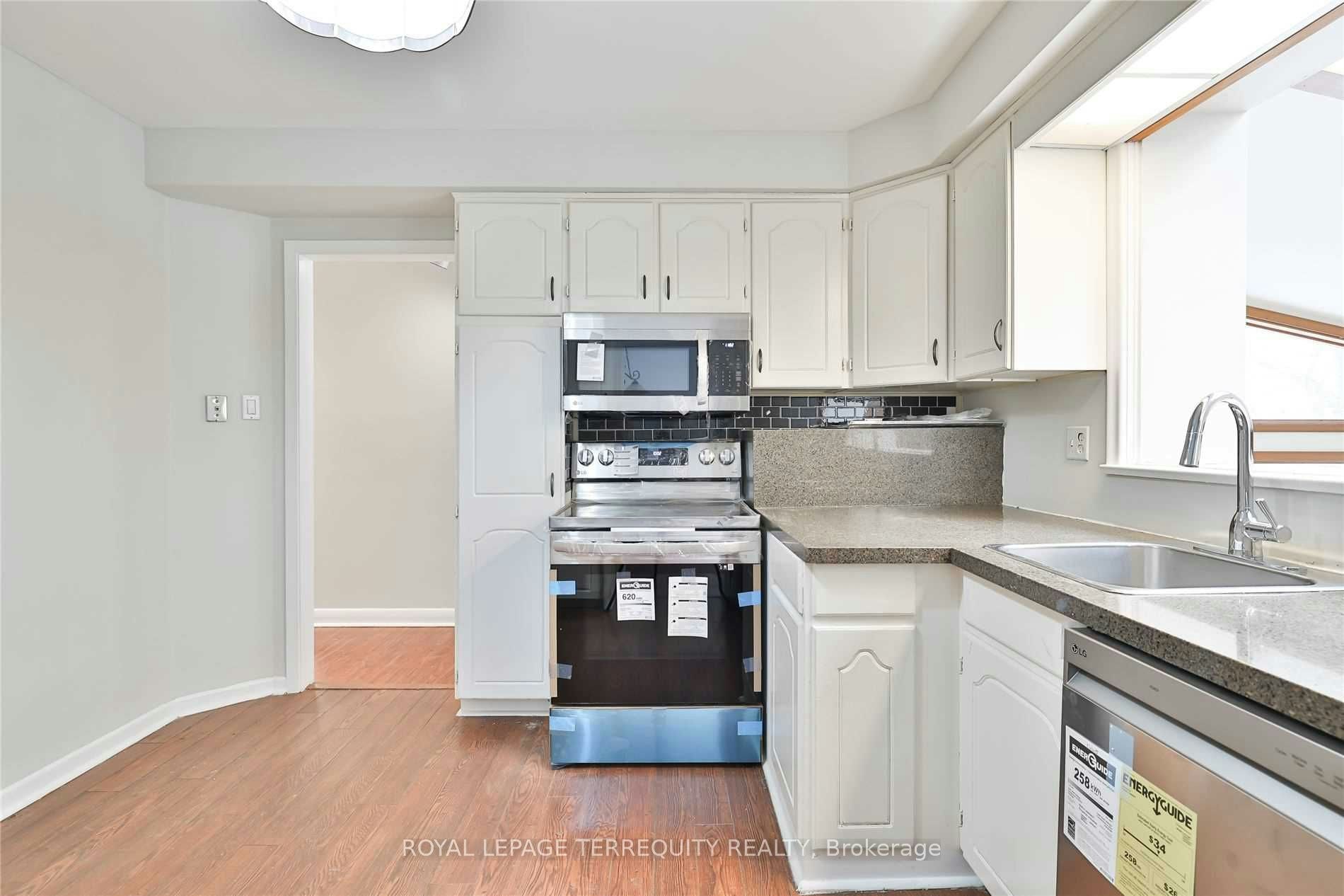 11 Leacroft Crescent, Toronto, ON, M3B 2G5 - 16
