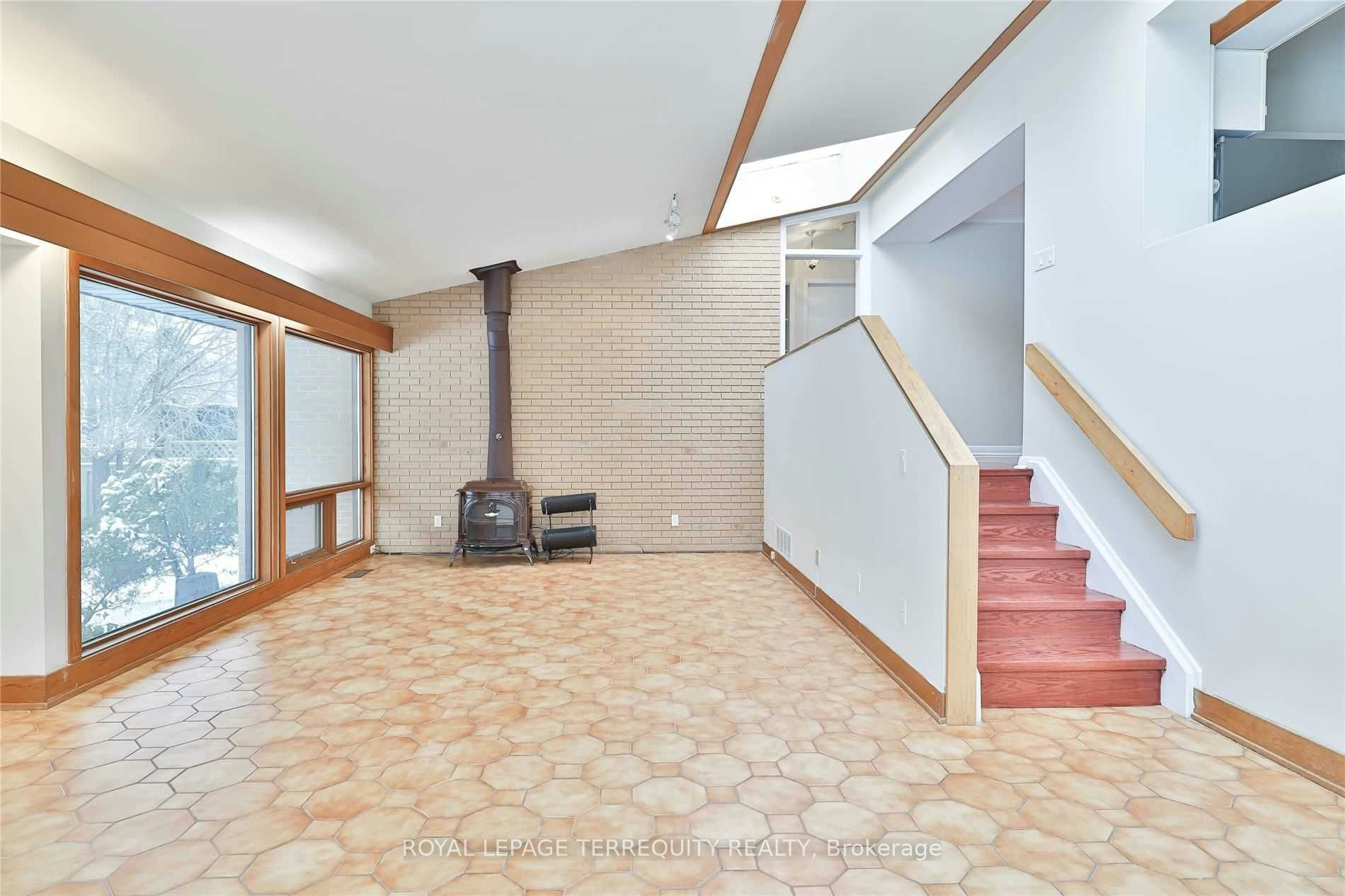 11 Leacroft Crescent, Toronto, ON, M3B 2G5 - 5