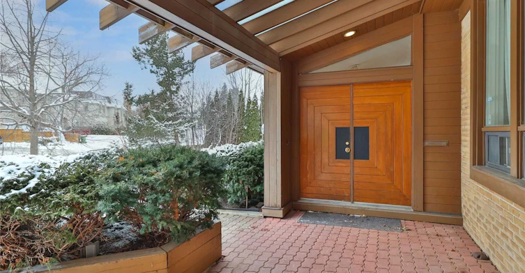 11 Leacroft Crescent, Toronto, ON, M3B 2G5 - 2