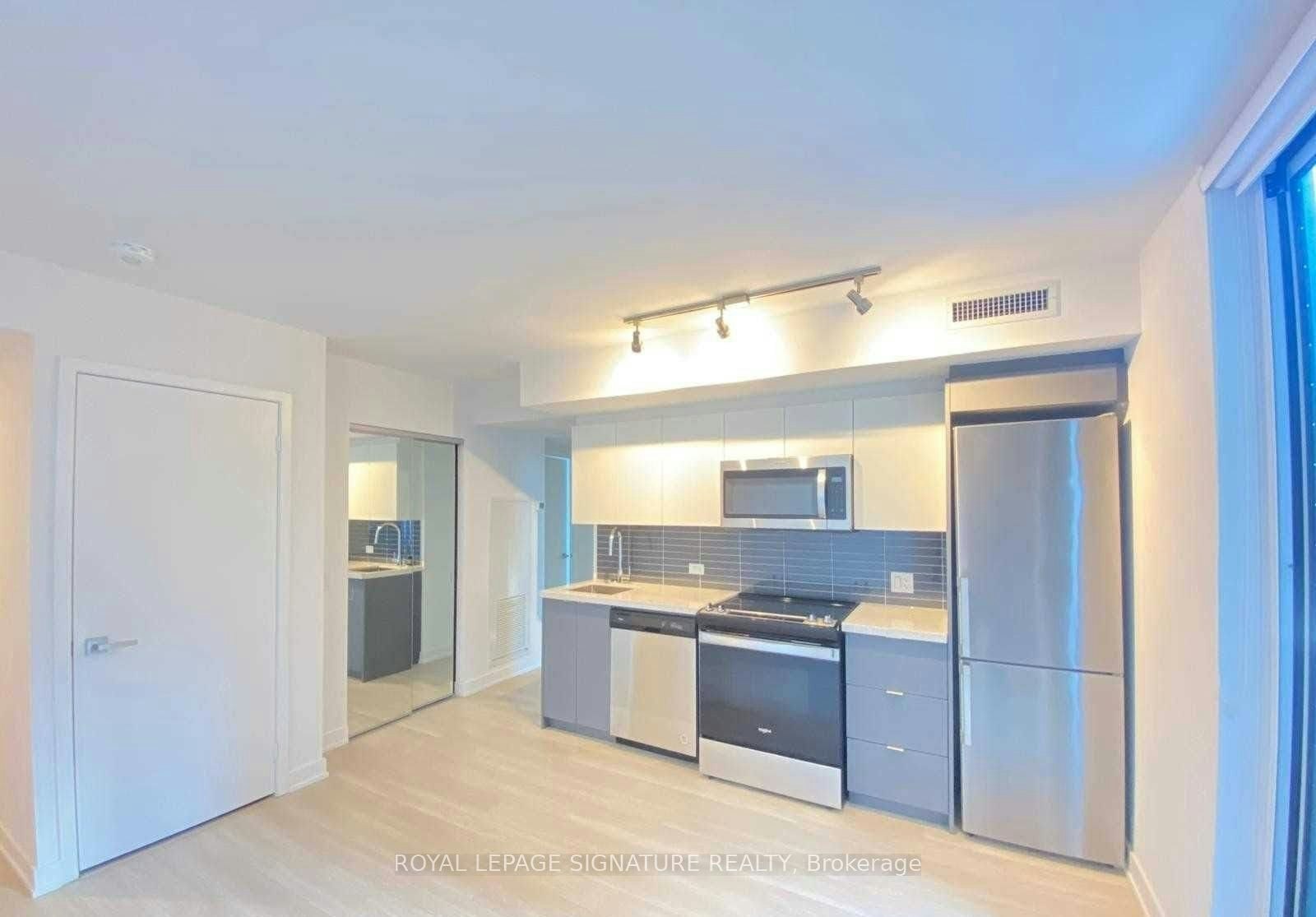 204-30 Tretti Way, Toronto, ON, M3H 0E3 - 2