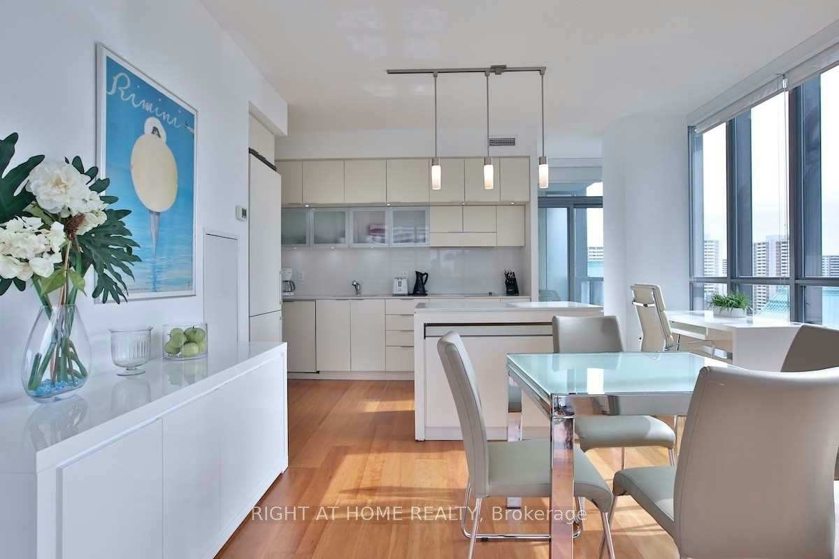 1903-110 Charles Street E, Toronto, ON, M4Y 1T5 - 11