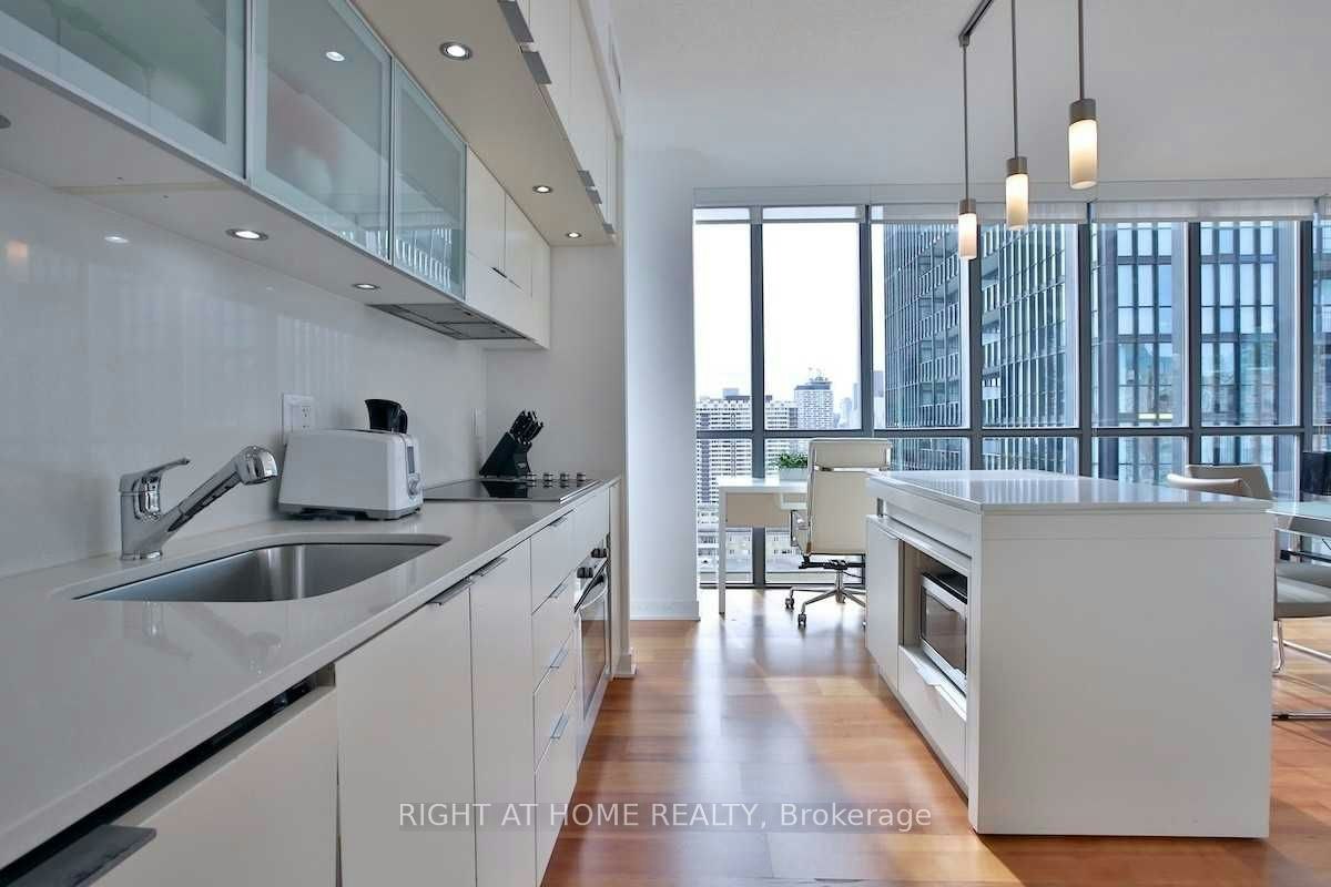 1903-110 Charles Street E, Toronto, ON, M4Y 1T5 - 3
