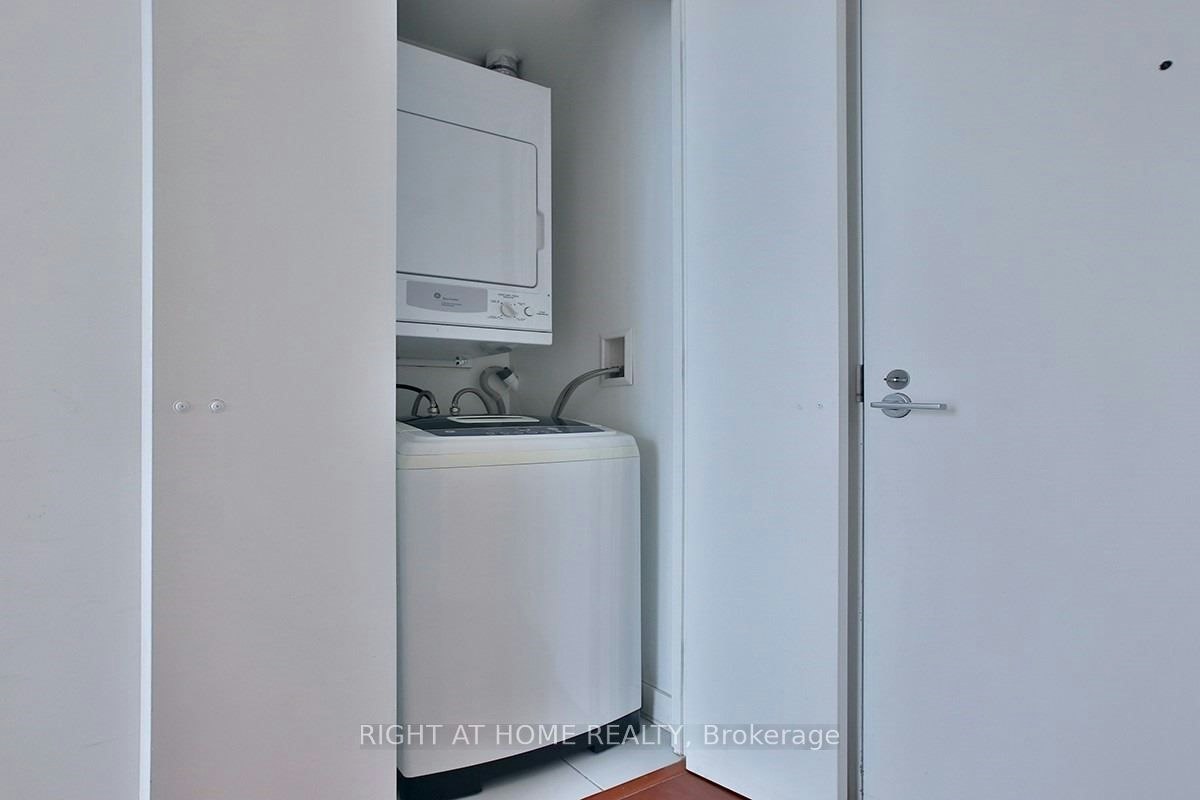 1903-110 Charles Street E, Toronto, ON, M4Y 1T5 - 19