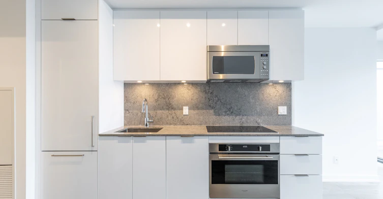 3608-20 Lombard Street, Toronto, ON, M5C 0A7 - 2