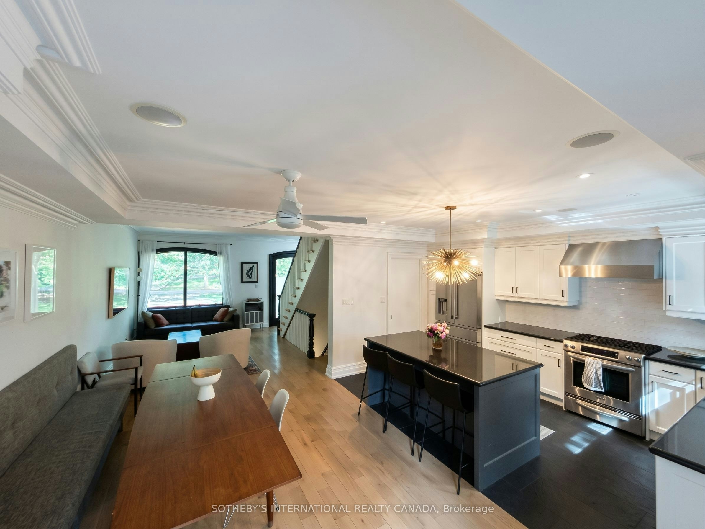 21 Hillcrest Park, Toronto, ON, M4X 1E8 - 2