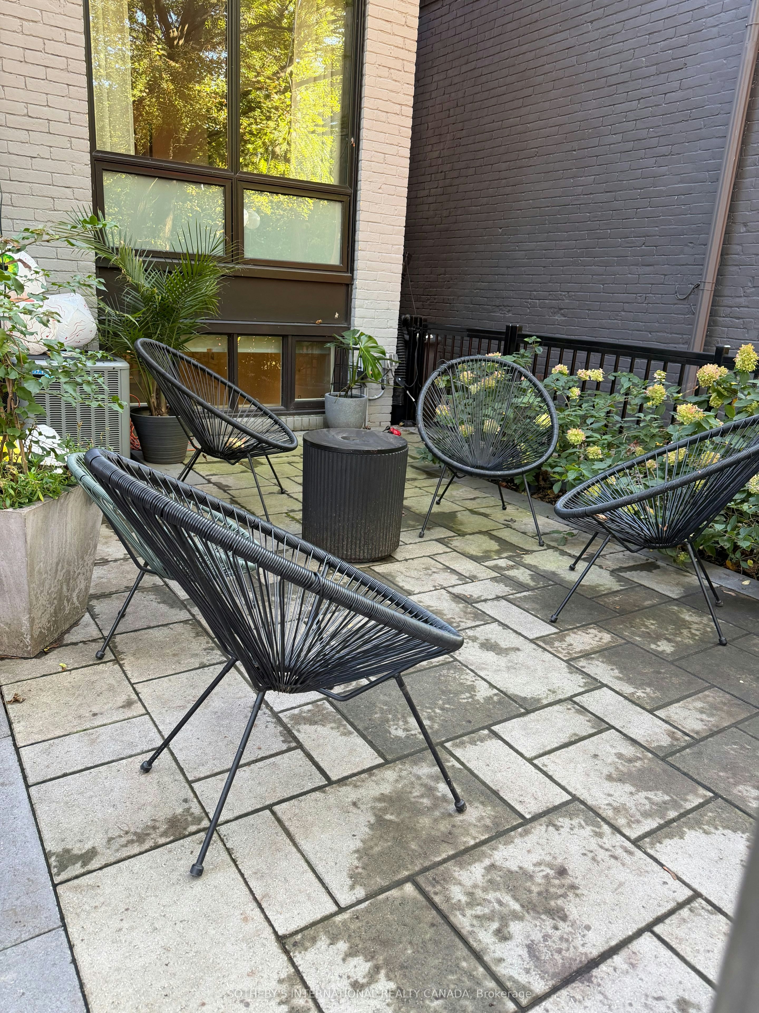 21 Hillcrest Park, Toronto, ON, M4X 1E8 - 18