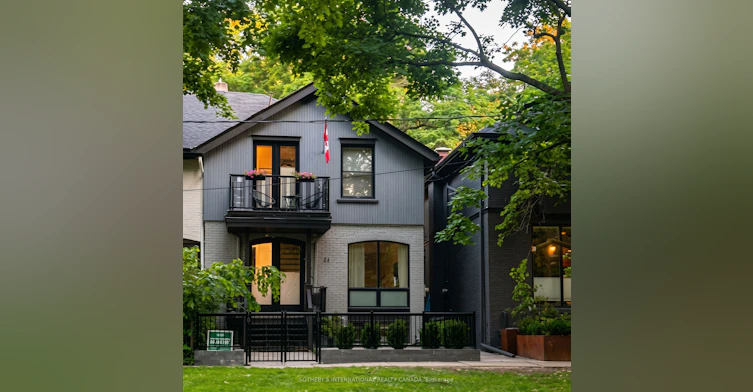 21 Hillcrest Park, Toronto, ON, M4X 1E8