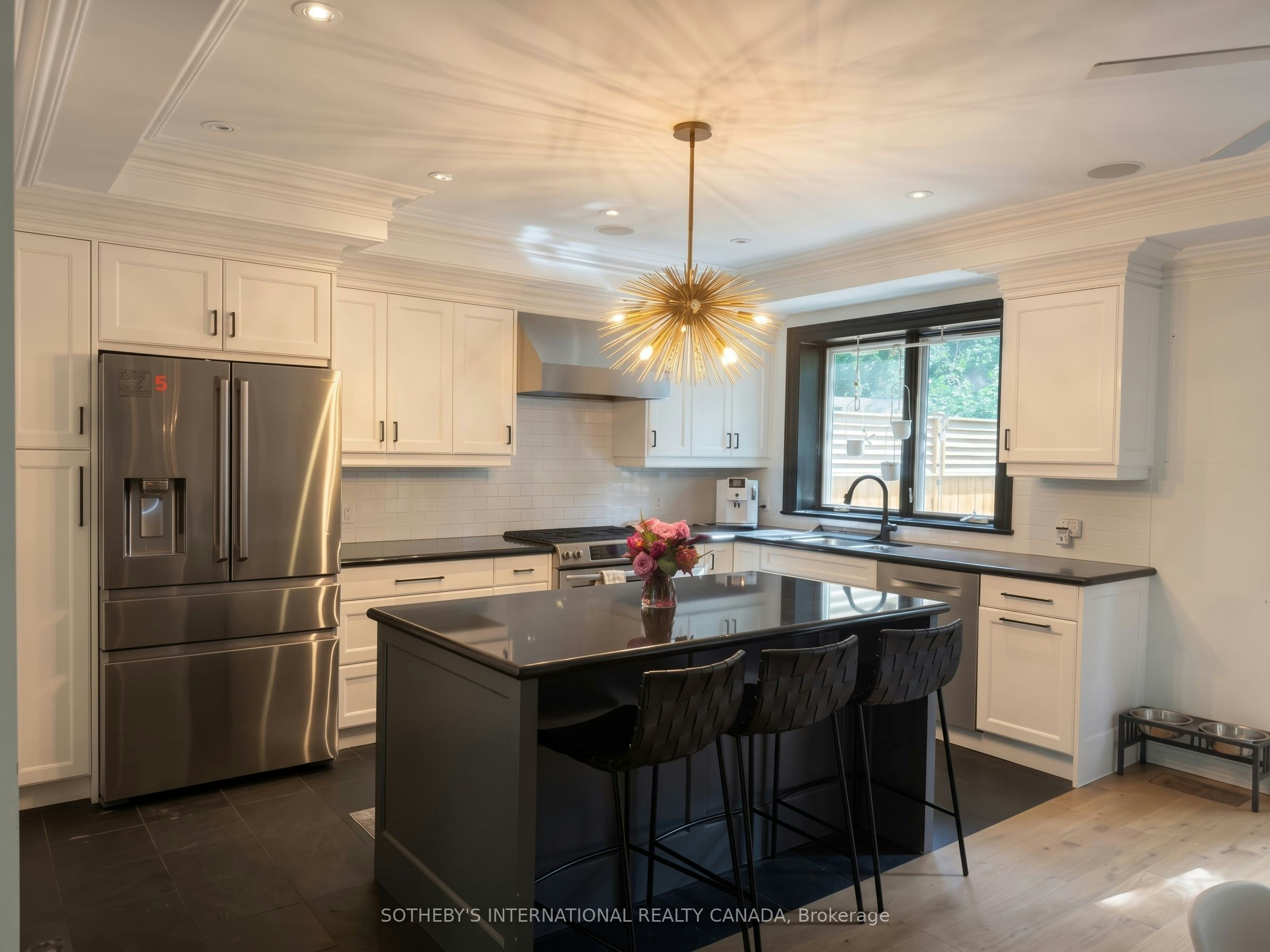 21 Hillcrest Park, Toronto, ON, M4X 1E8 - 4