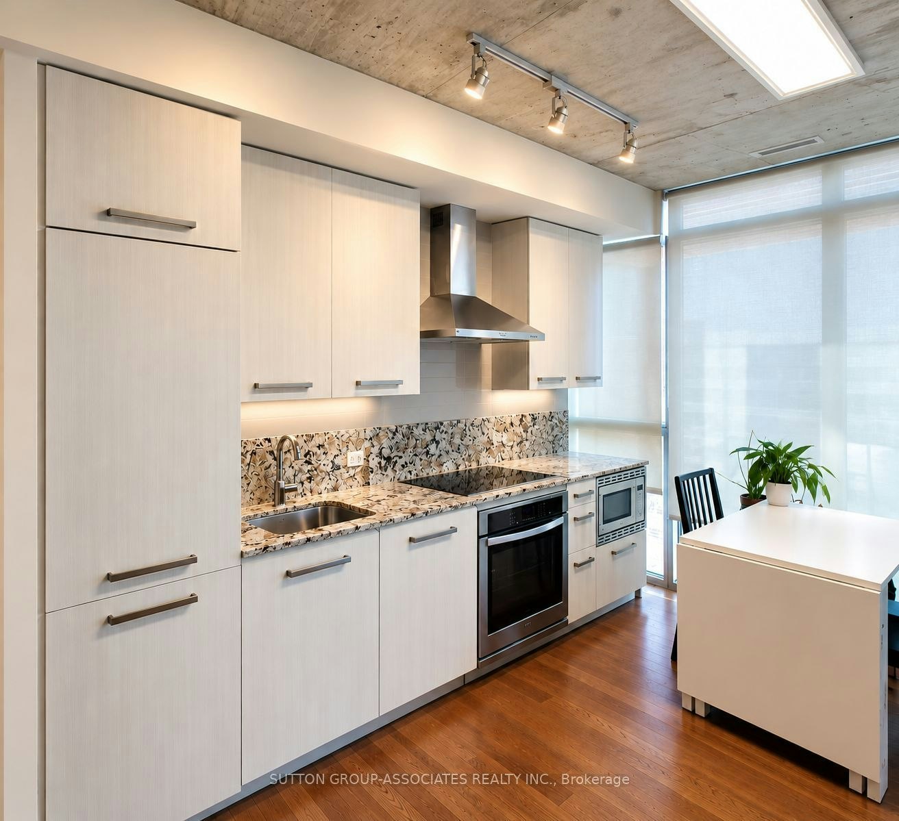 606-15 Beverley Street, Toronto, ON, M5T 1X8 - 2