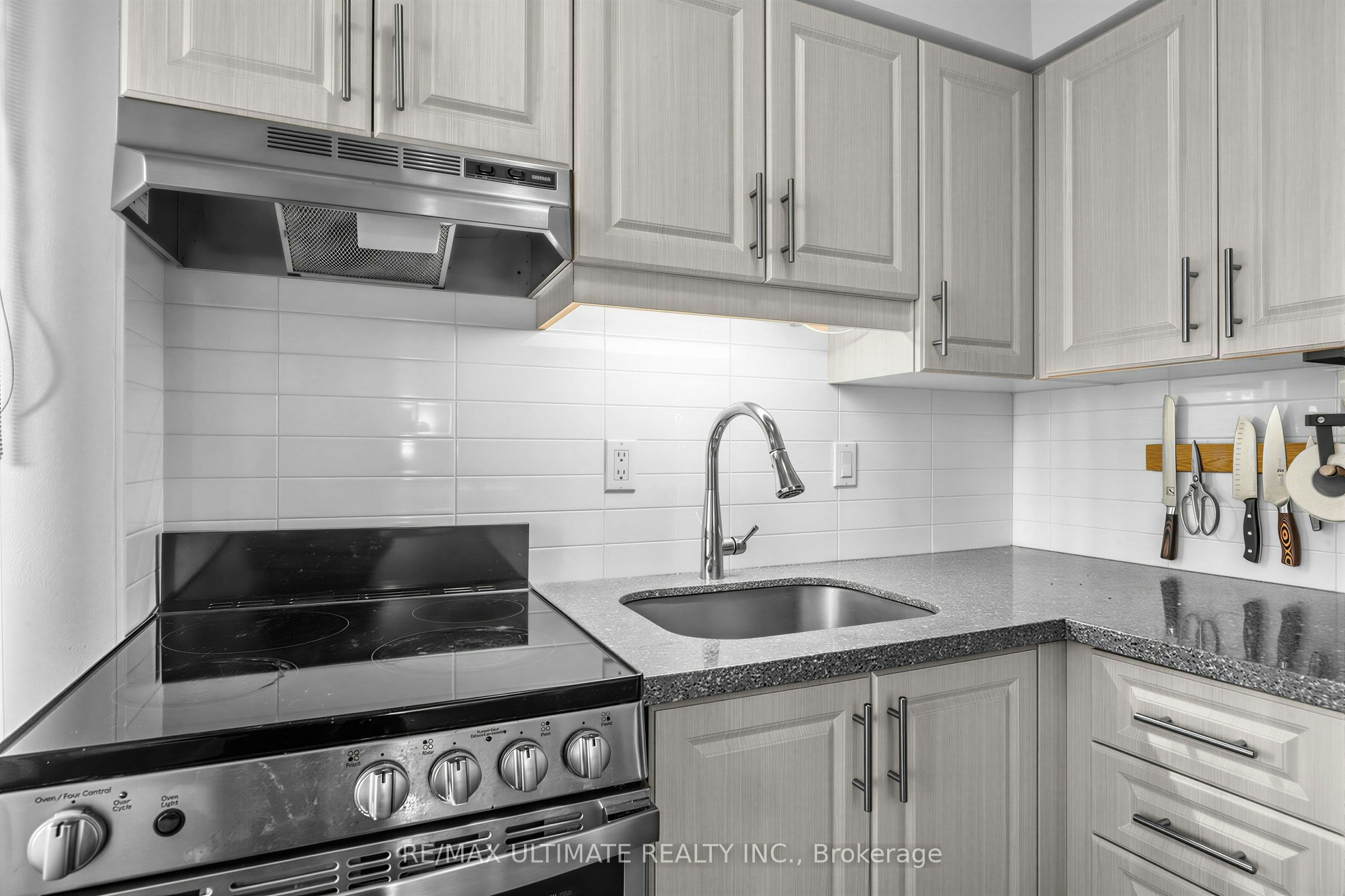 603-720 Spadina Avenue, Toronto, ON, M5S 2T9 - 3