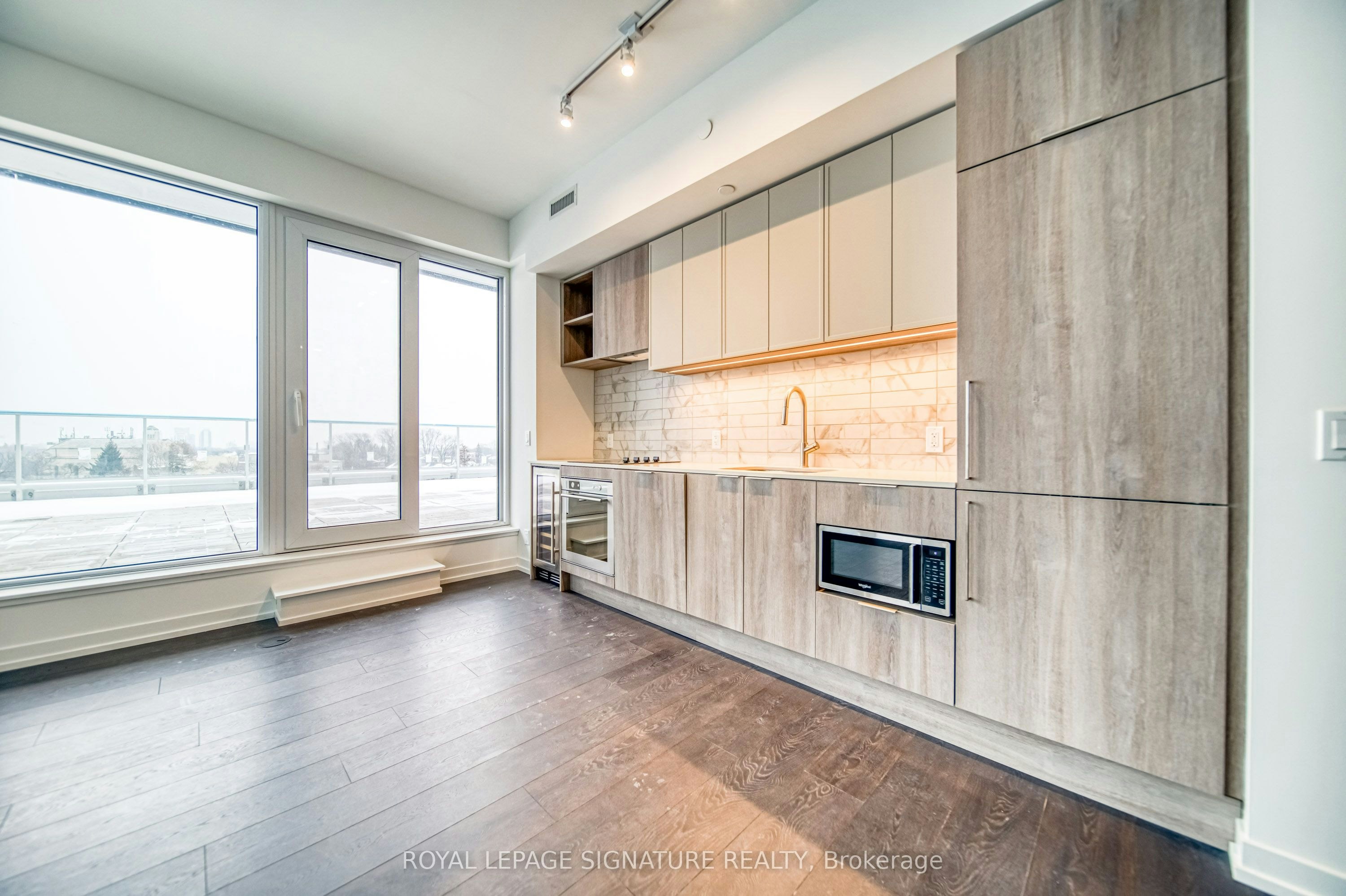 807-2020 Bathurst Street, Toronto, ON, M5P 0A6 5