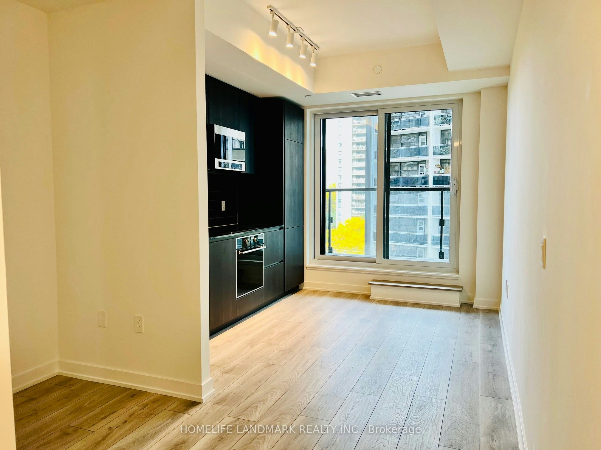 717N-120 Broadway Avenue, Toronto, ON, M4P 0E9 - 4