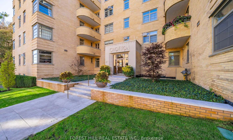 301-717 Eglinton Avenue W