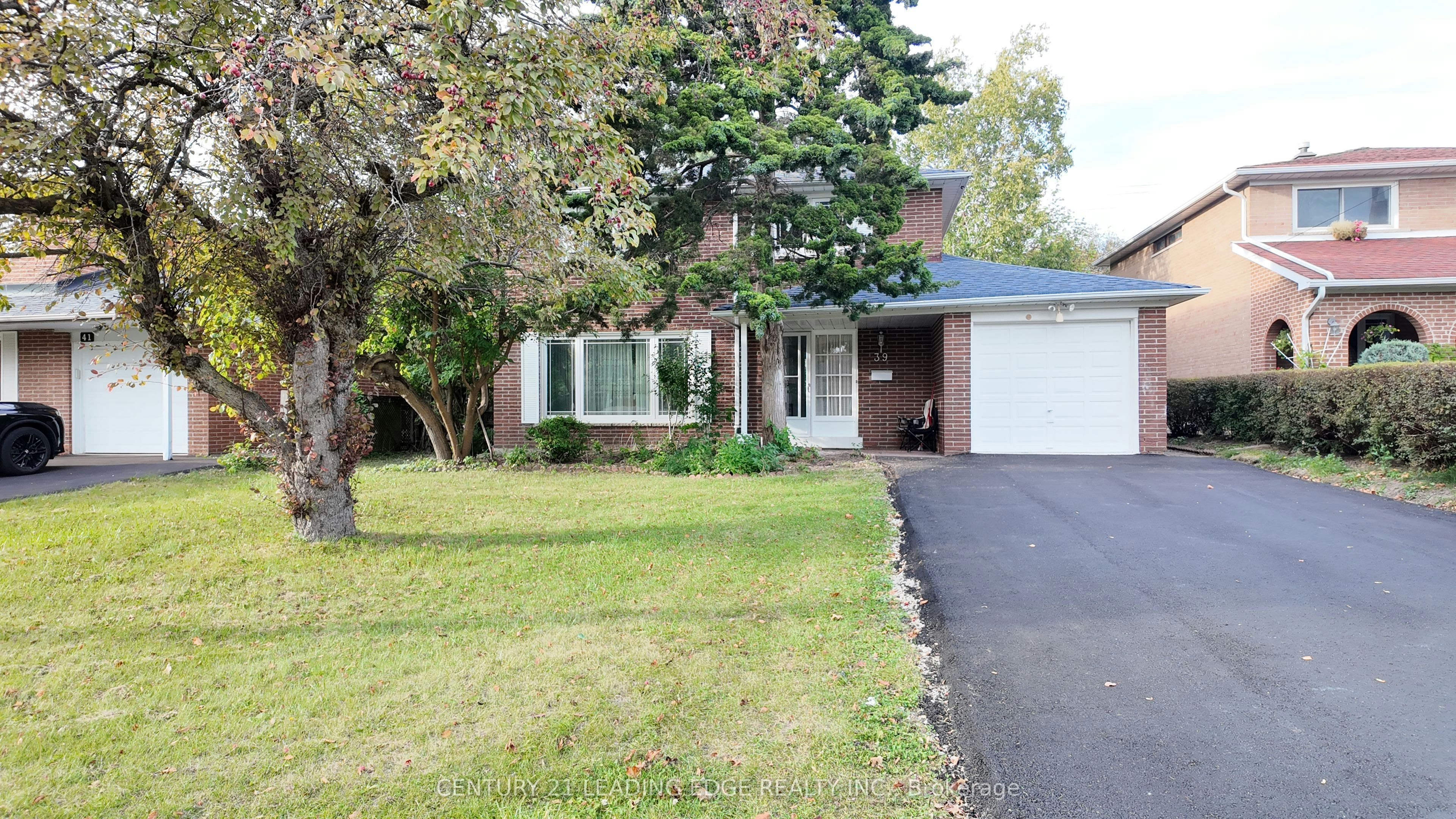 39 Waddington Crescent, Toronto, ON, M2J 2Z9