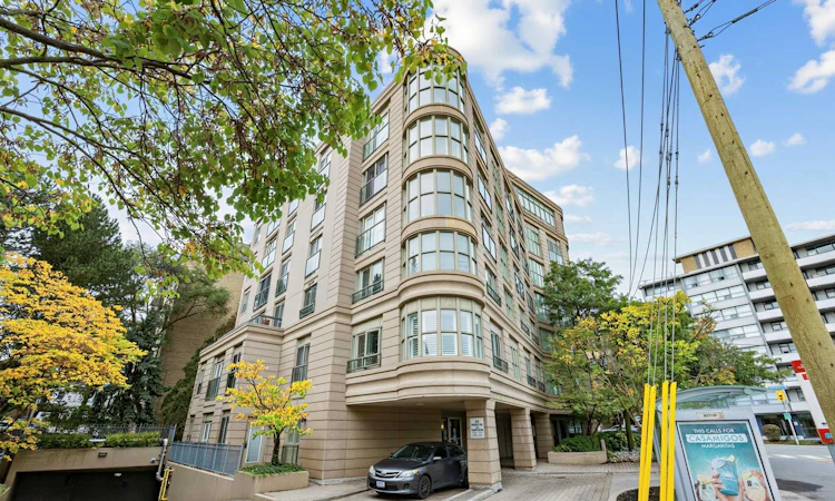 302-800 Spadina Road