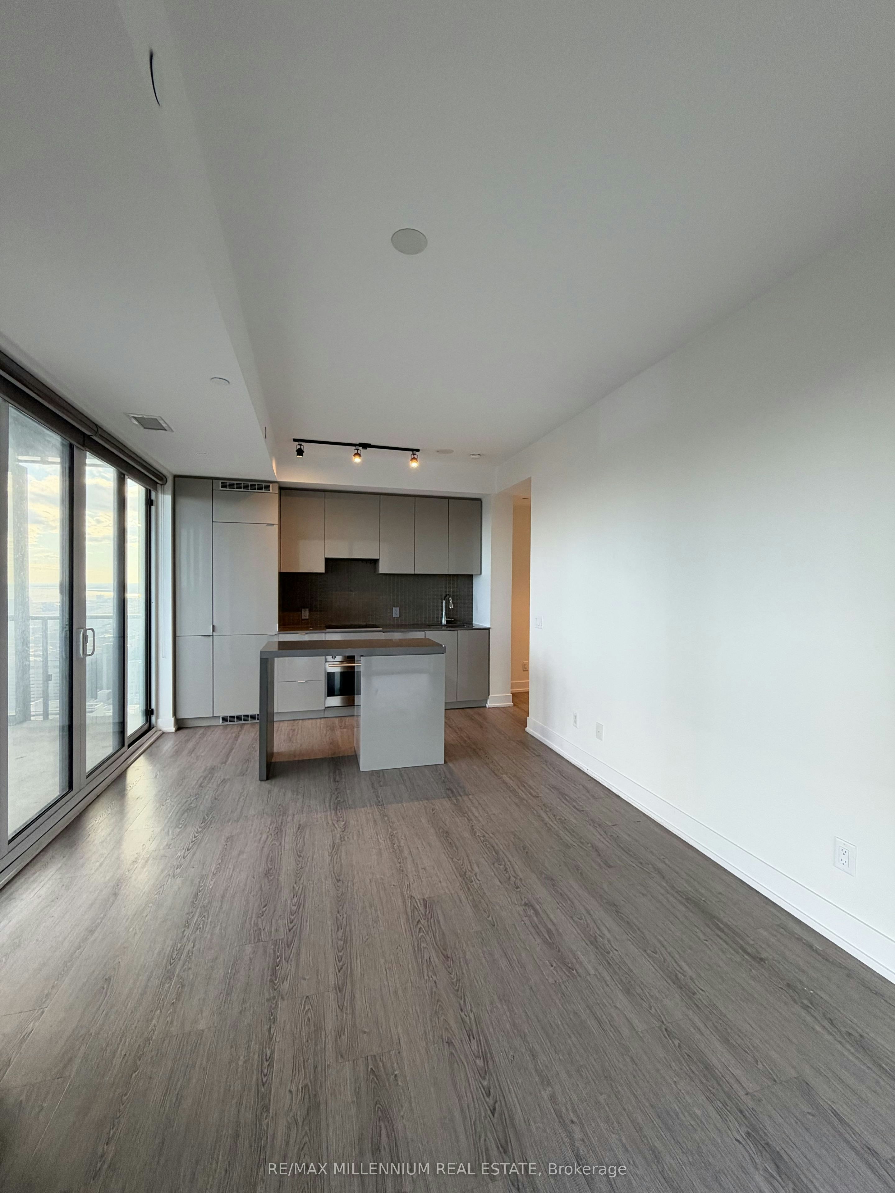 5710-7 Grenville Street, Toronto, ON, M4Y 0E9 - 8