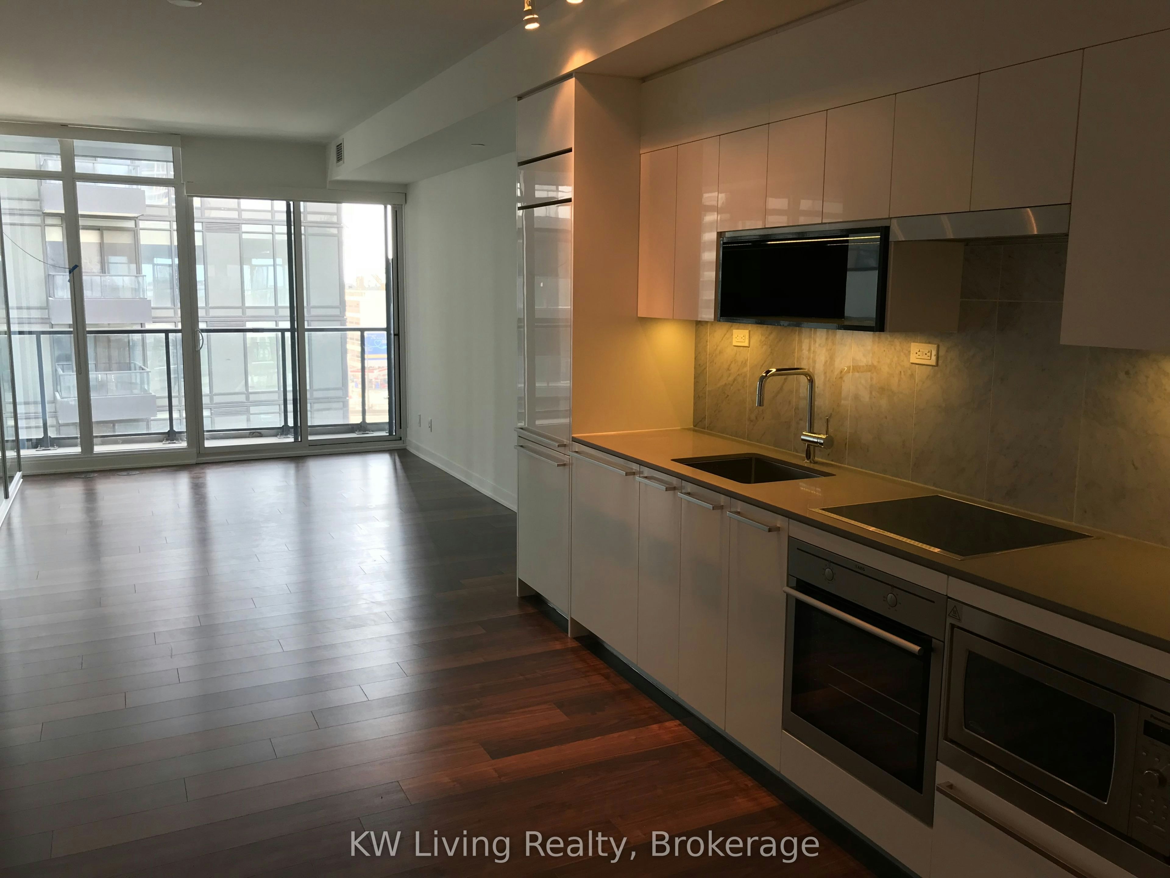 908-90 Queens Wharf Road, Toronto, ON, M5V 0P2 - 2