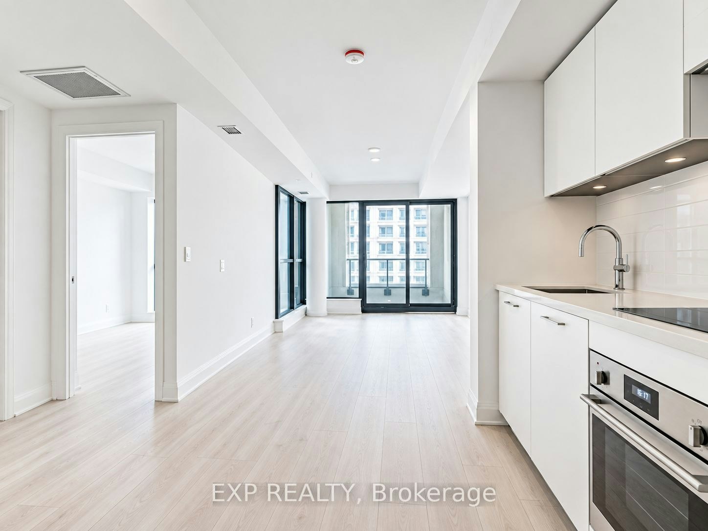 431-33 Frederick Todd Way, Toronto, ON, M4G 0C9