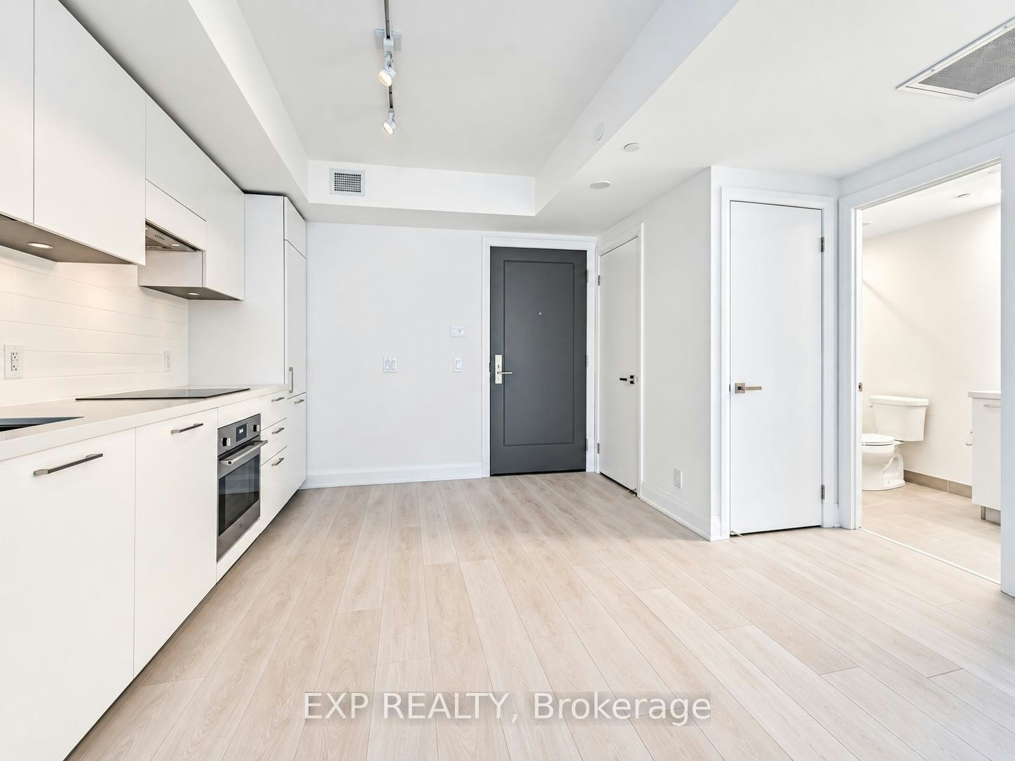 431-33 Frederick Todd Way, Toronto, ON, M4G 0C9 - 4