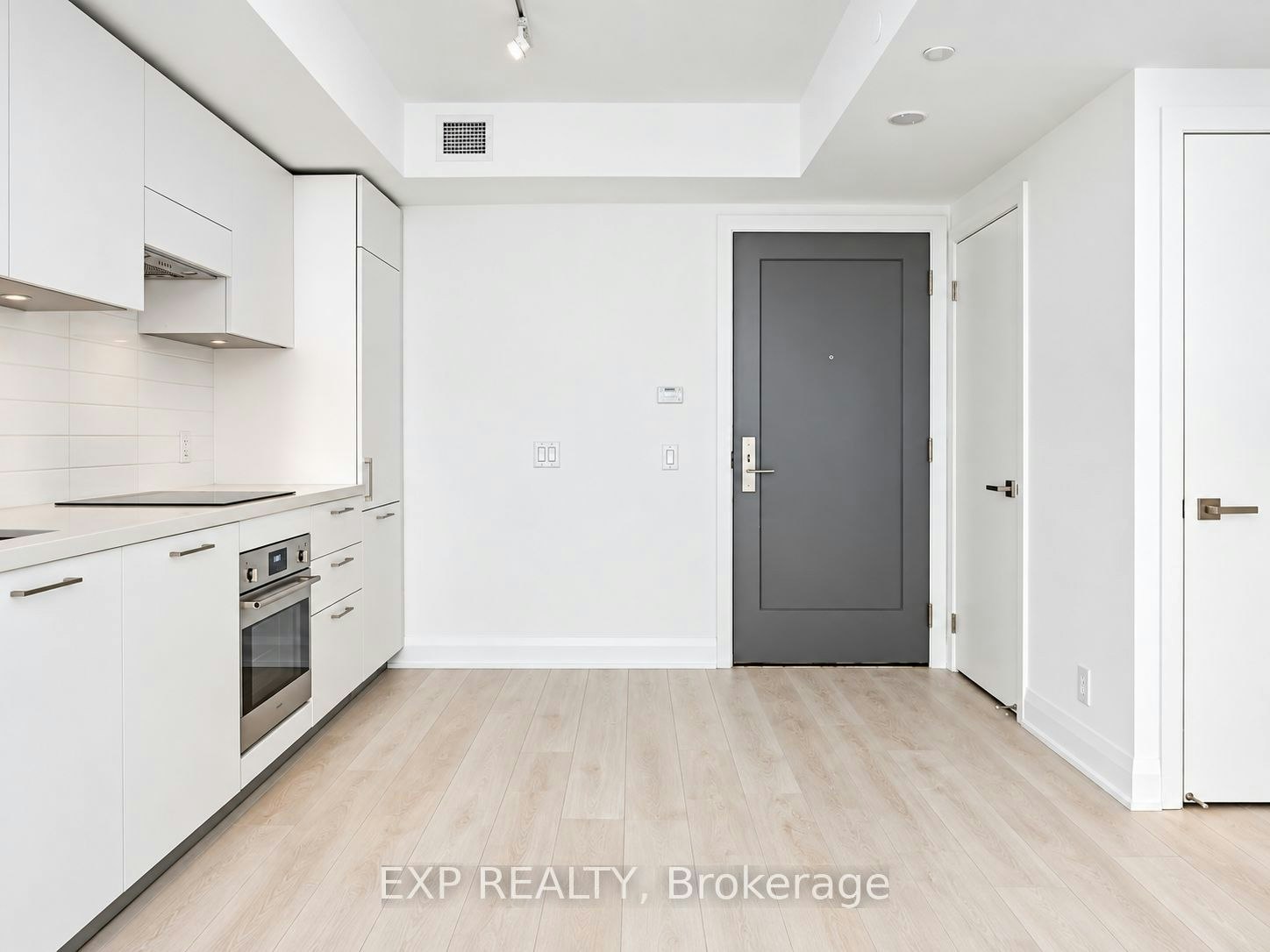 431-33 Frederick Todd Way, Toronto, ON, M4G 0C9 - 8