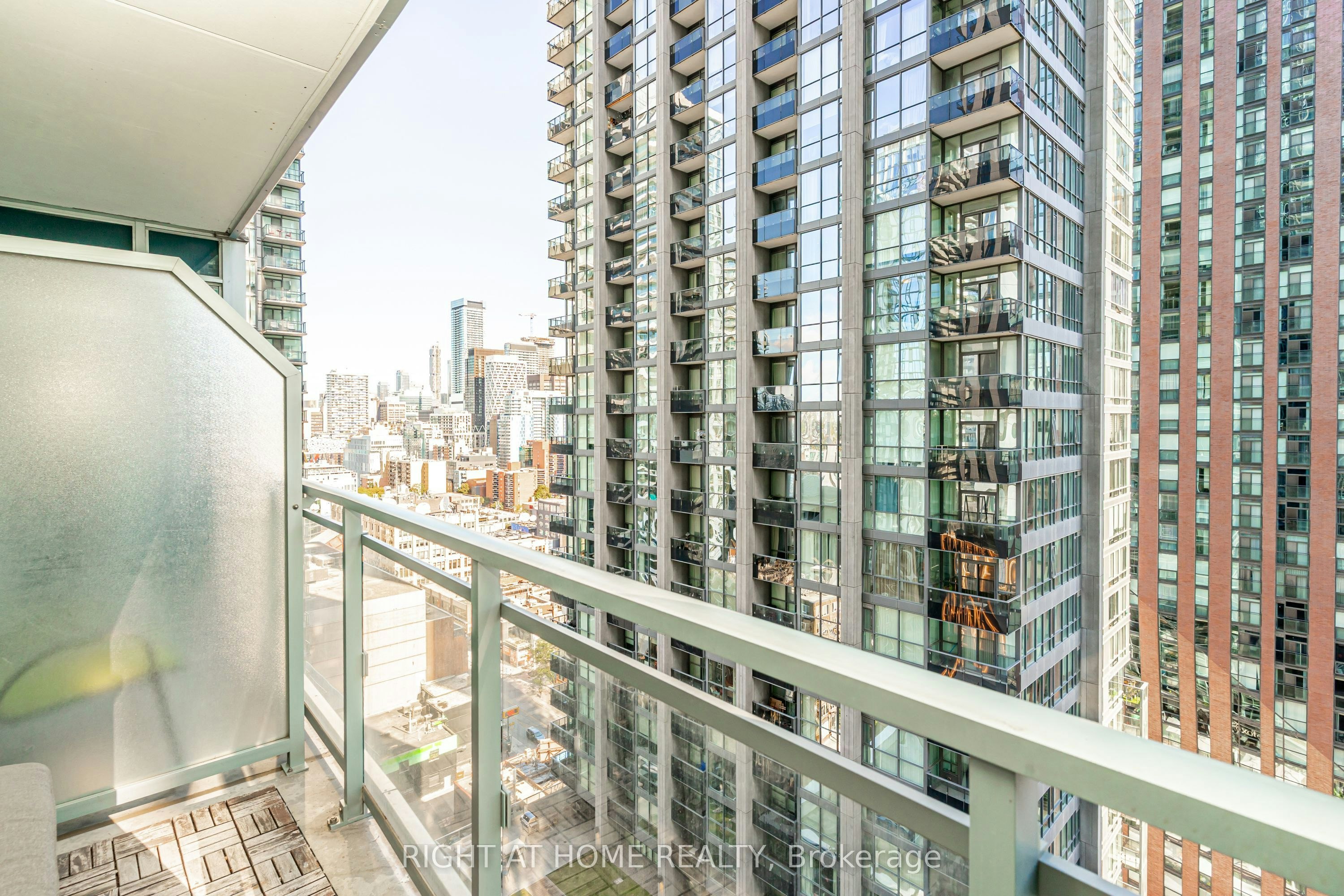 1808-21 Widmer Street, Toronto, ON, M5V 0B8 - 11