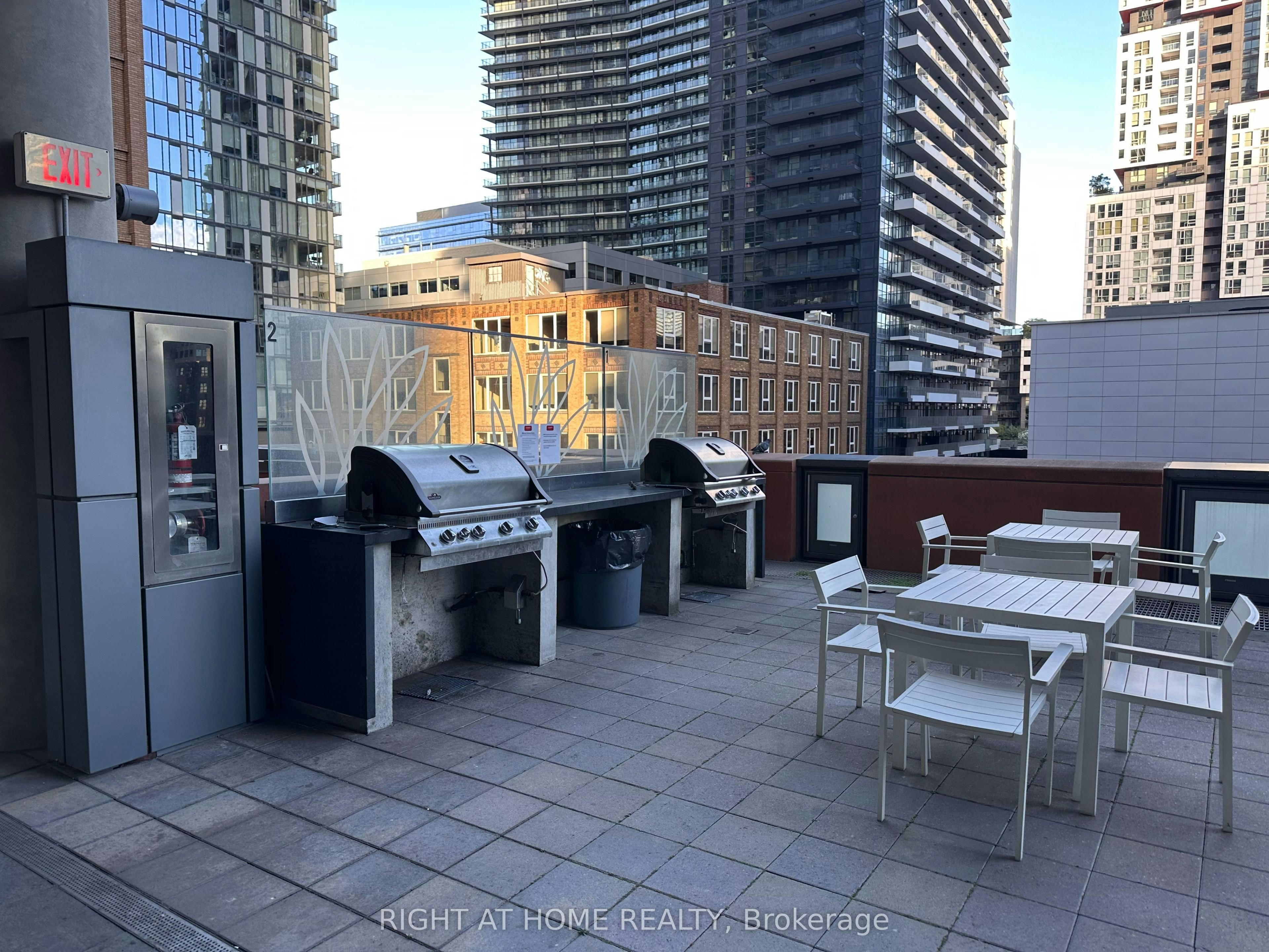 1808-21 Widmer Street, Toronto, ON, M5V 0B8 - 19