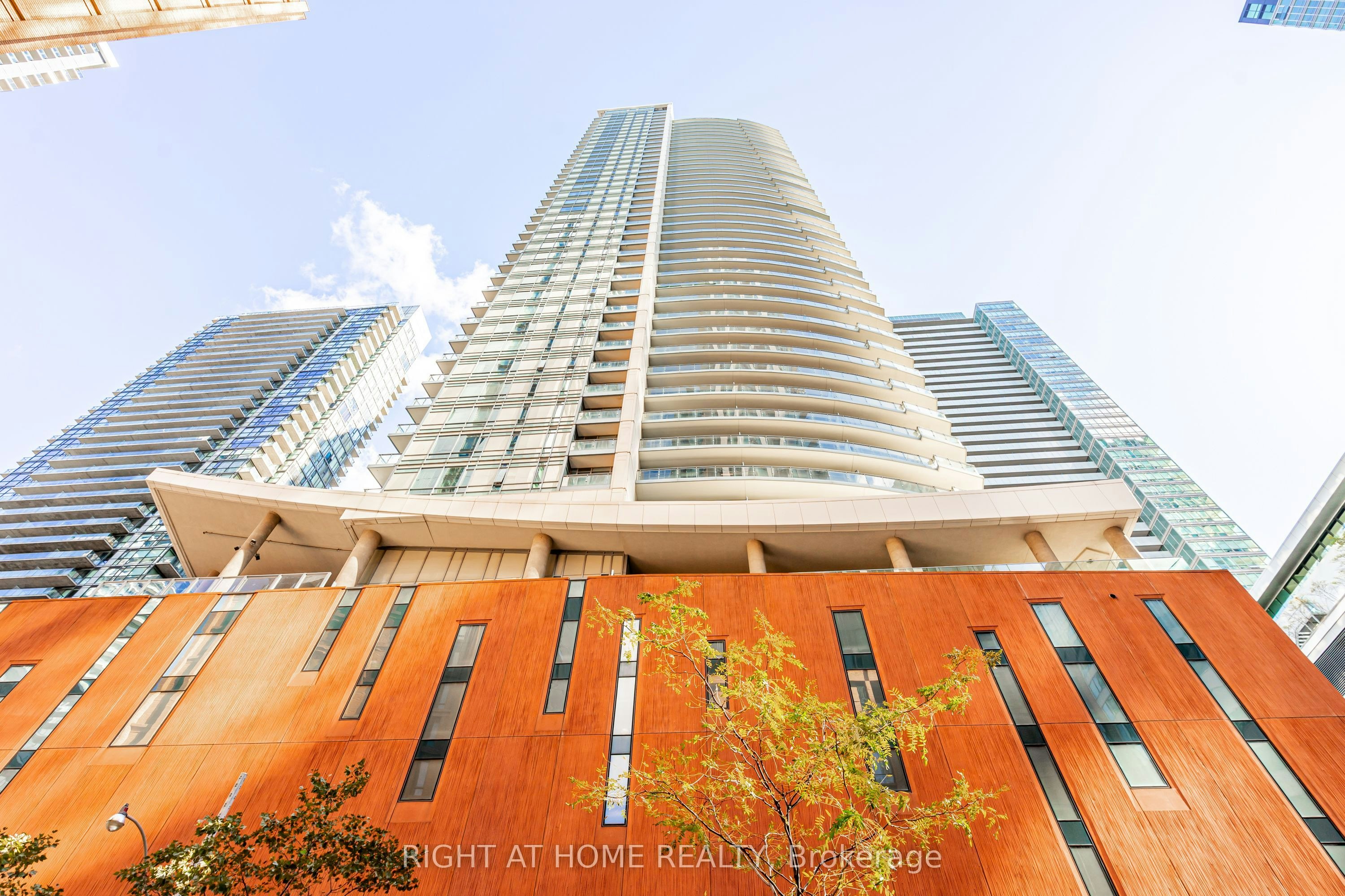 1808-21 Widmer Street, Toronto, ON, M5V 0B8
