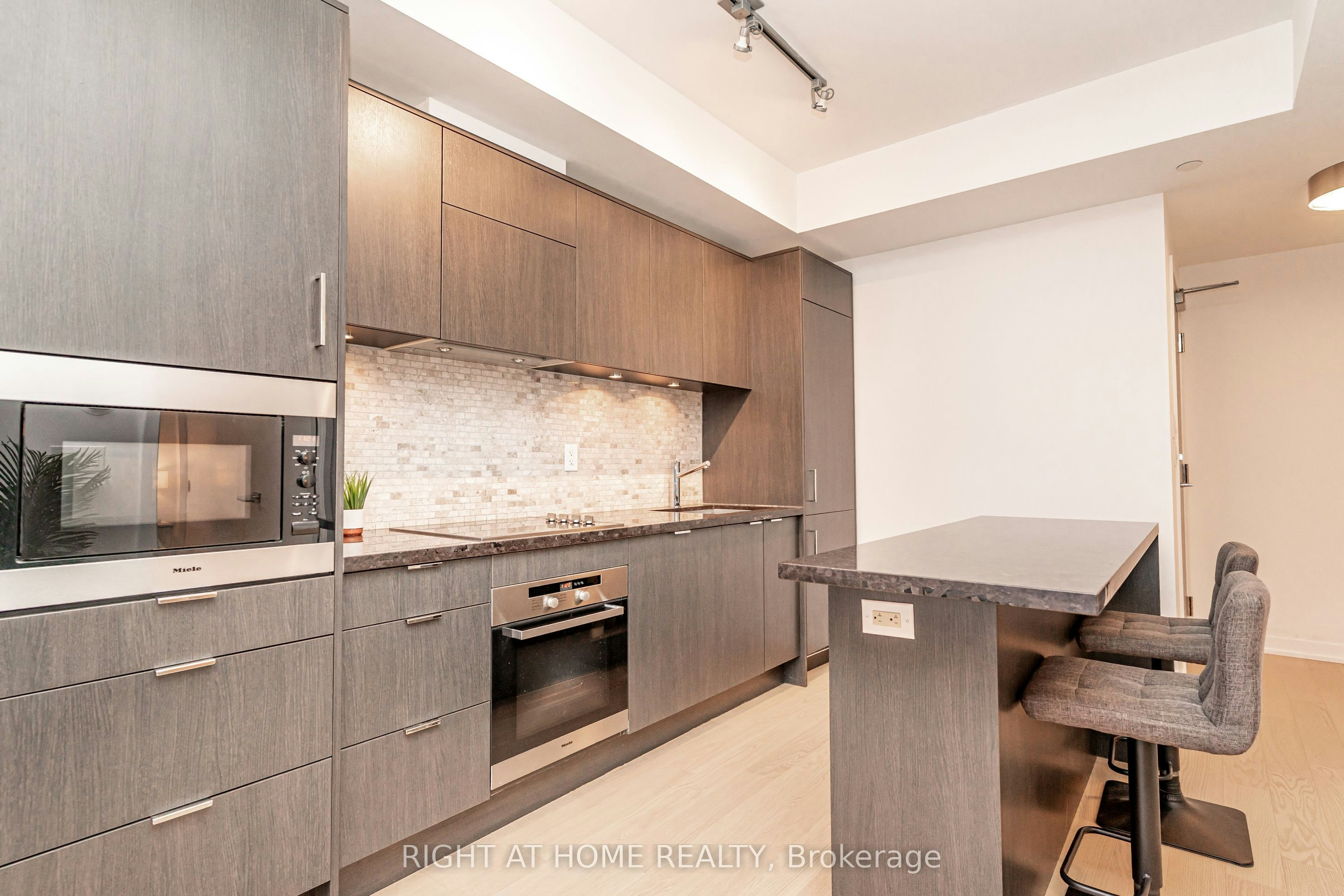 1808-21 Widmer Street, Toronto, ON, M5V 0B8 - 7