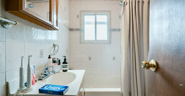 Main-53 Churchill Avenue, Toronto, ON, M6J 2B5 - 13
